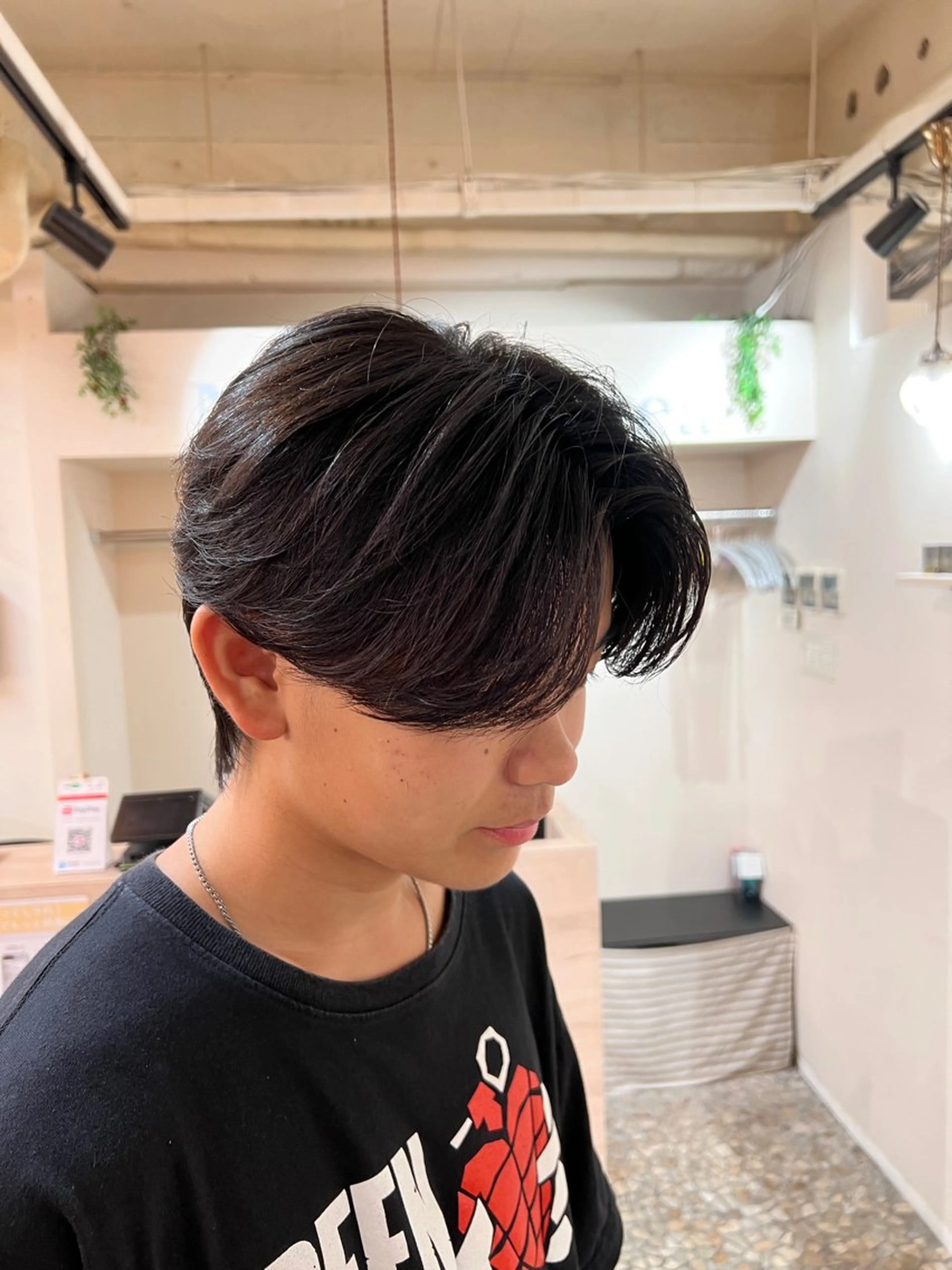 ミディアム パーマ メンズ ミディアムパーマ センターパート メンズ韓国風 メンズパーマ 韓国風ヘア メンズカットパーマ ✂️ JOYAのヘアスタイル