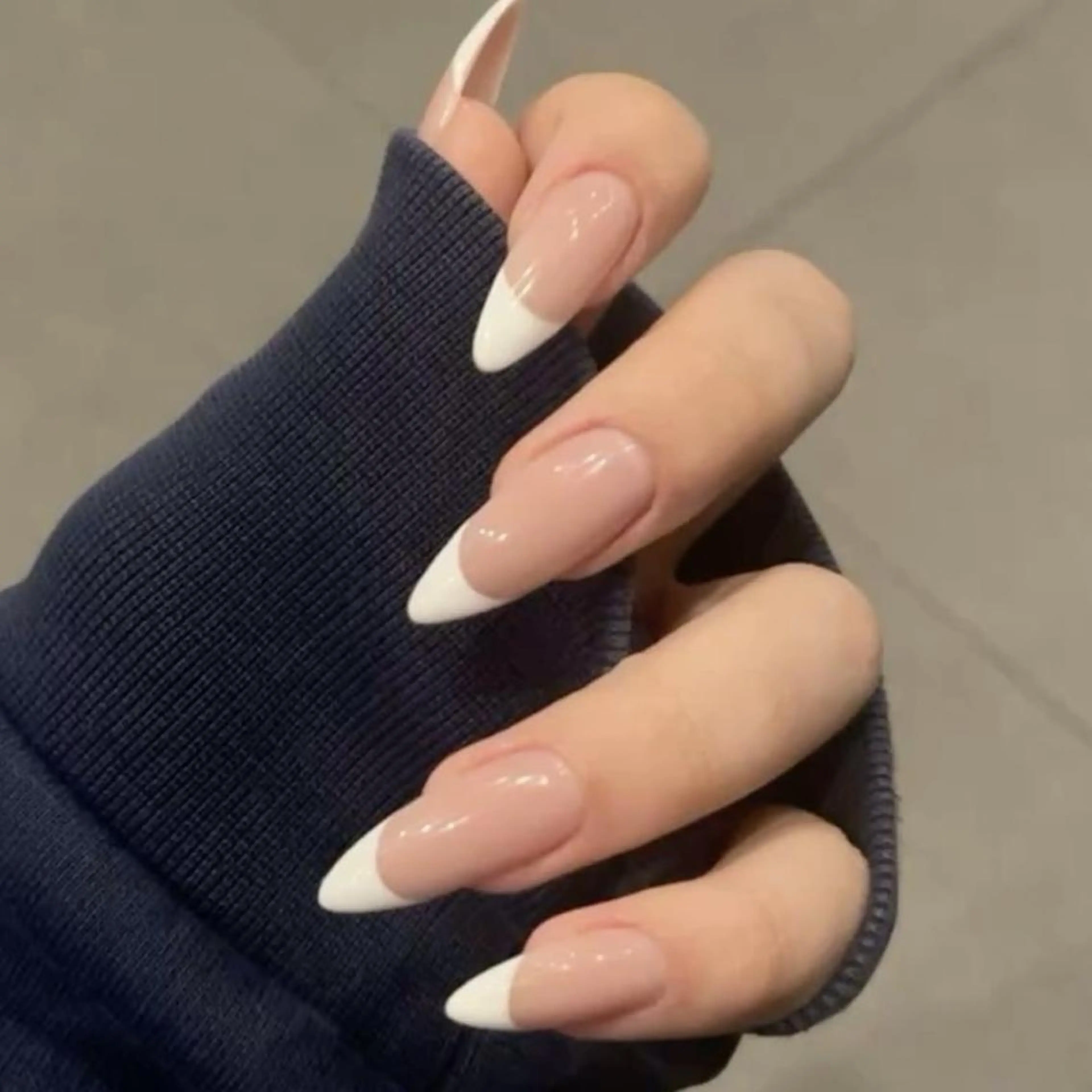 【大人かわいい🌸】白or黒フレンチ/オフ無料/目安120分の写真