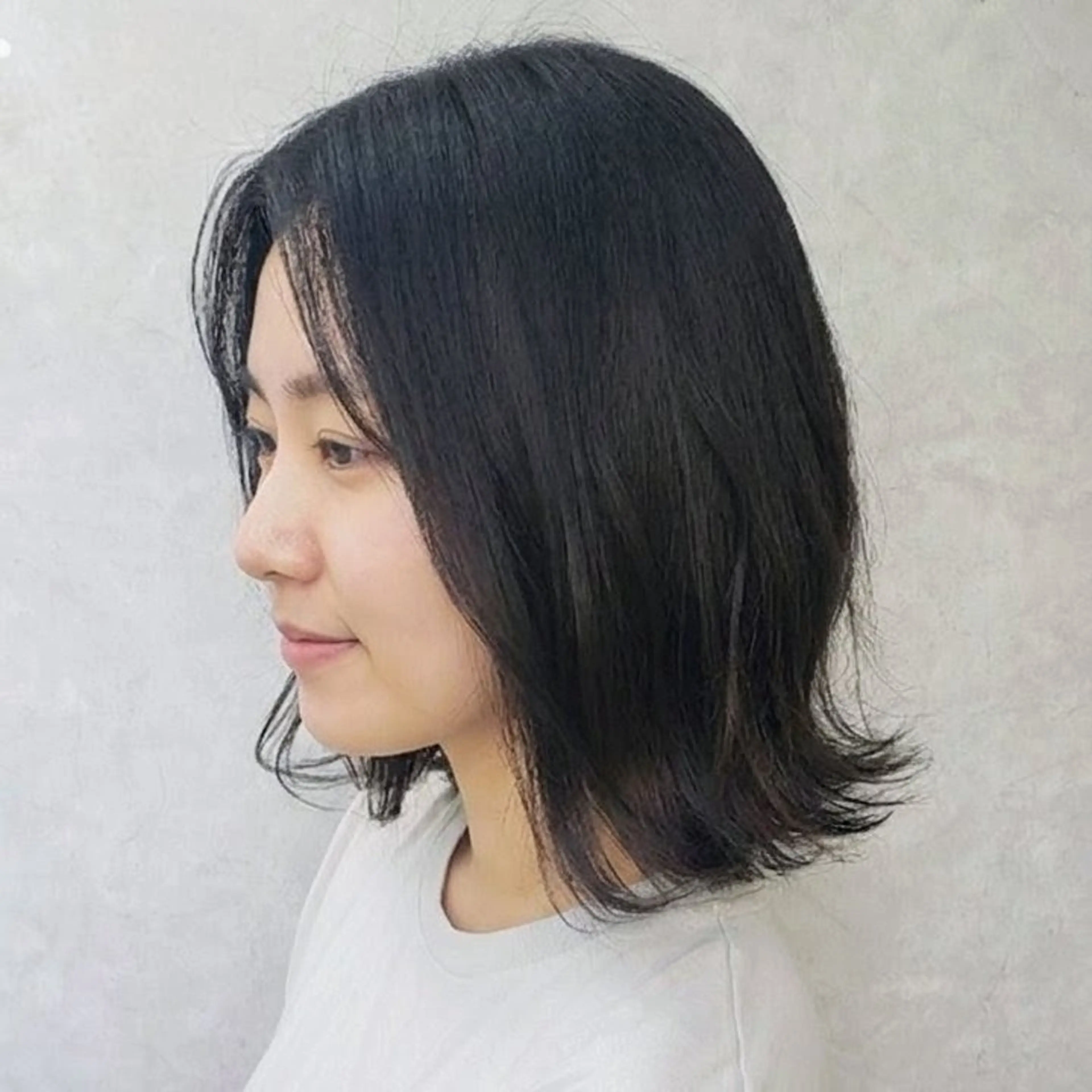 ミディアム くびれヘア くびれレイヤー レイヤーカット カット ヘアカラー トリートメント ベージュ*Spica 【ミルクティー】のヘアスタイル