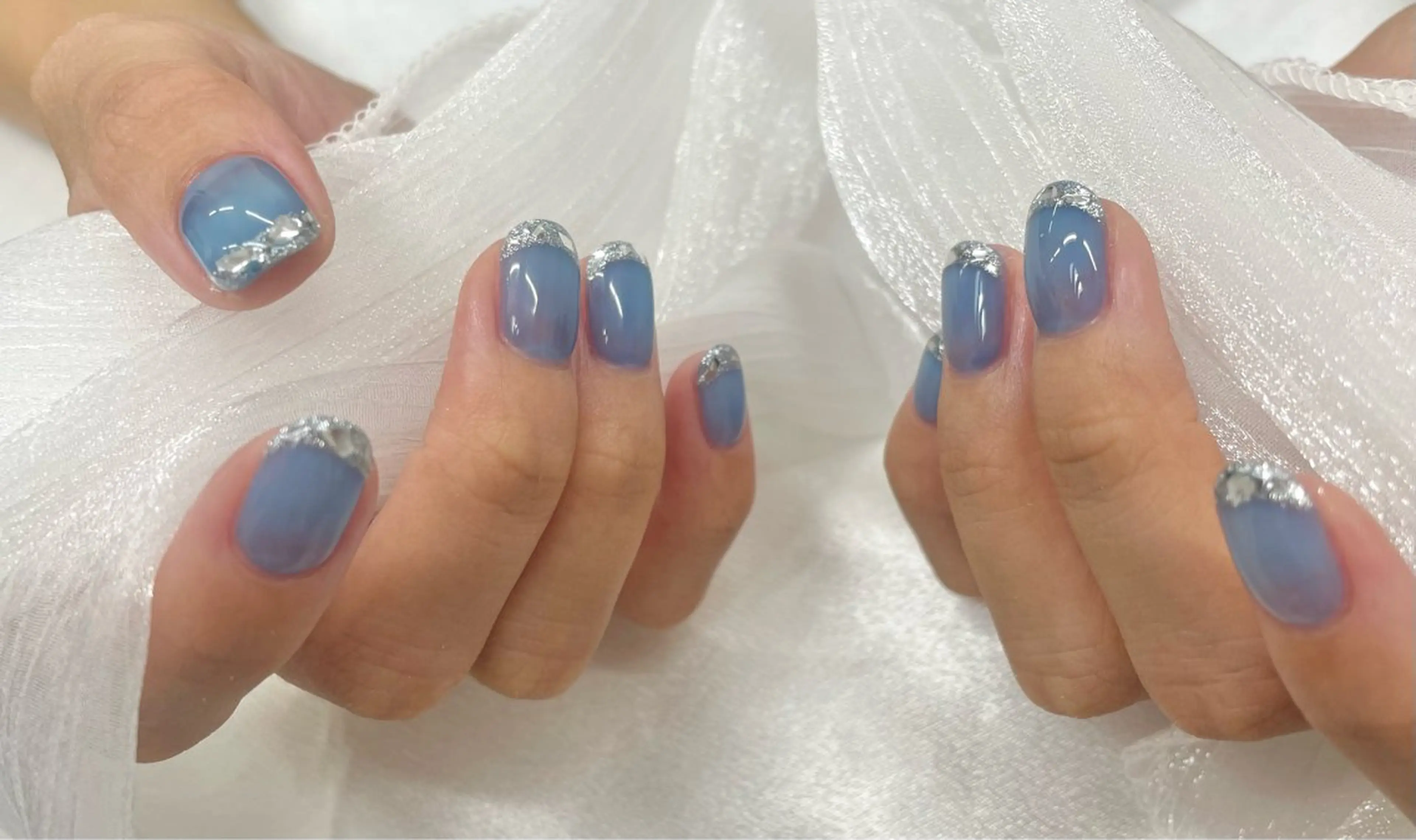 ネイル フレンチネイル ガラスフレンチ 夏 目のネイルデザイン