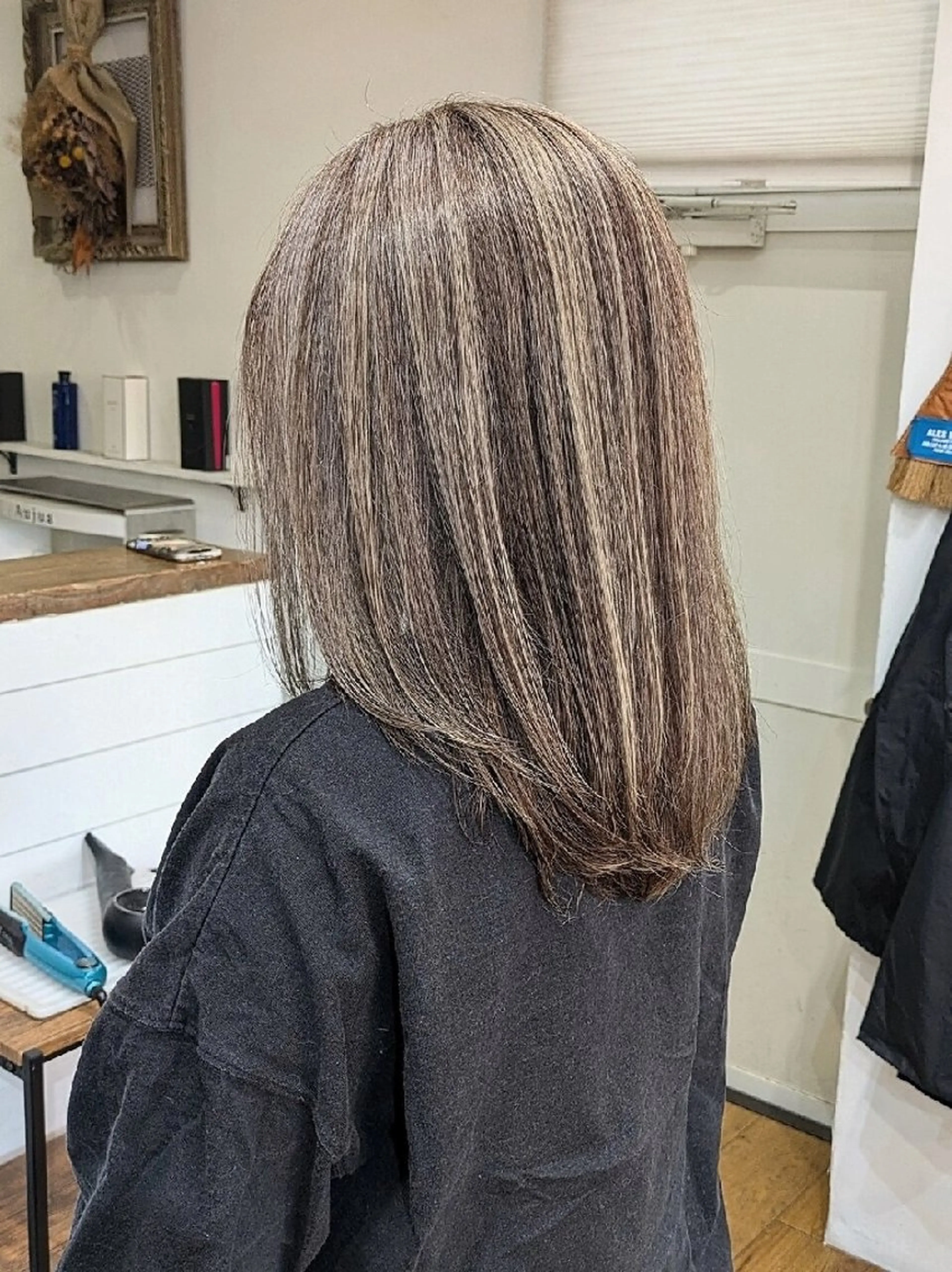 セミロング カラー ベージュカラー ブリーチ ブラウンカラー ダブルカラー グレージュ 奥田 誠司のヘアスタイル