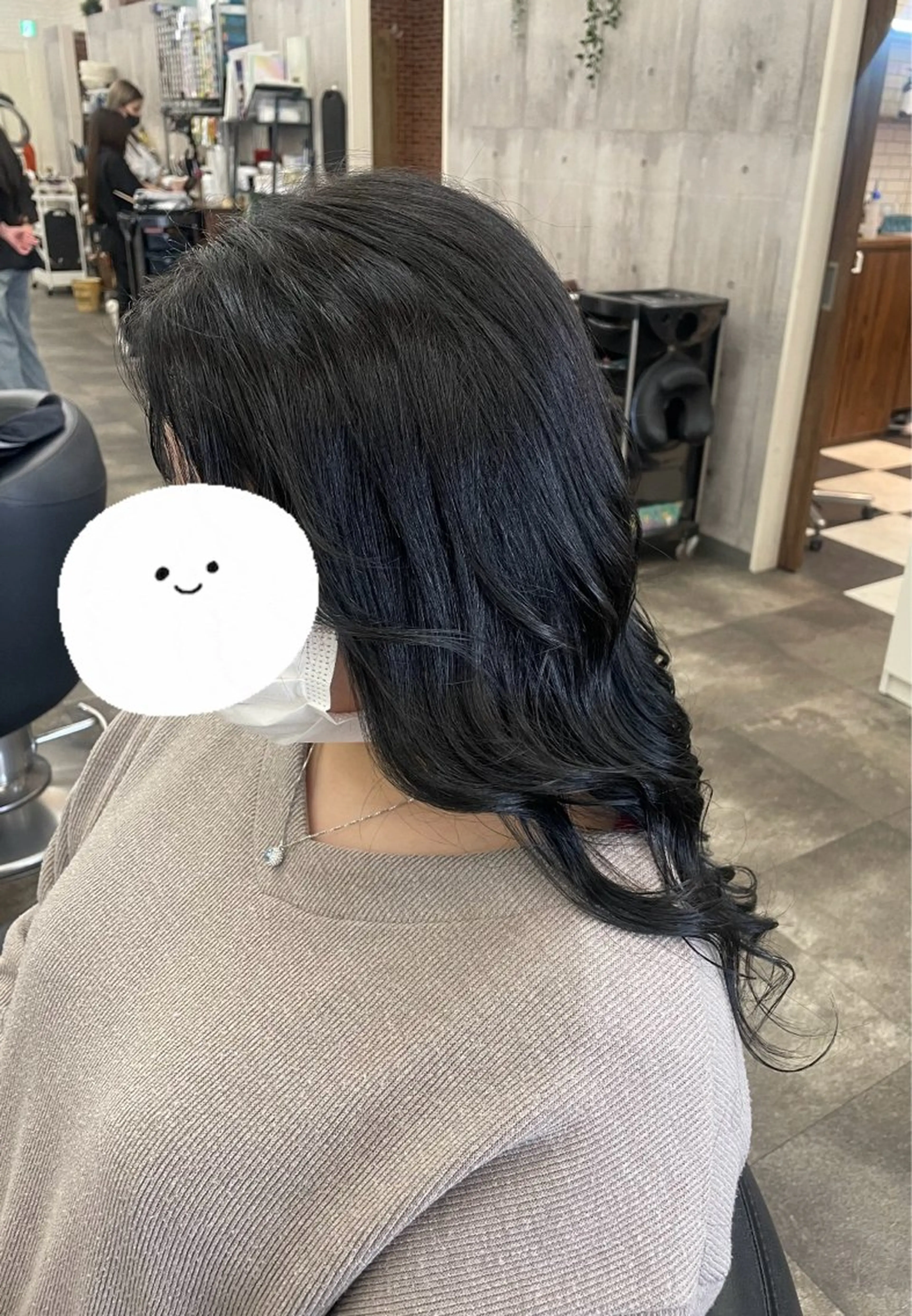 ロング カラー 黒髪 ブリーチ ブルーカラー ブルーブラック ヘアカラー 藤田 麗安のヘアスタイル