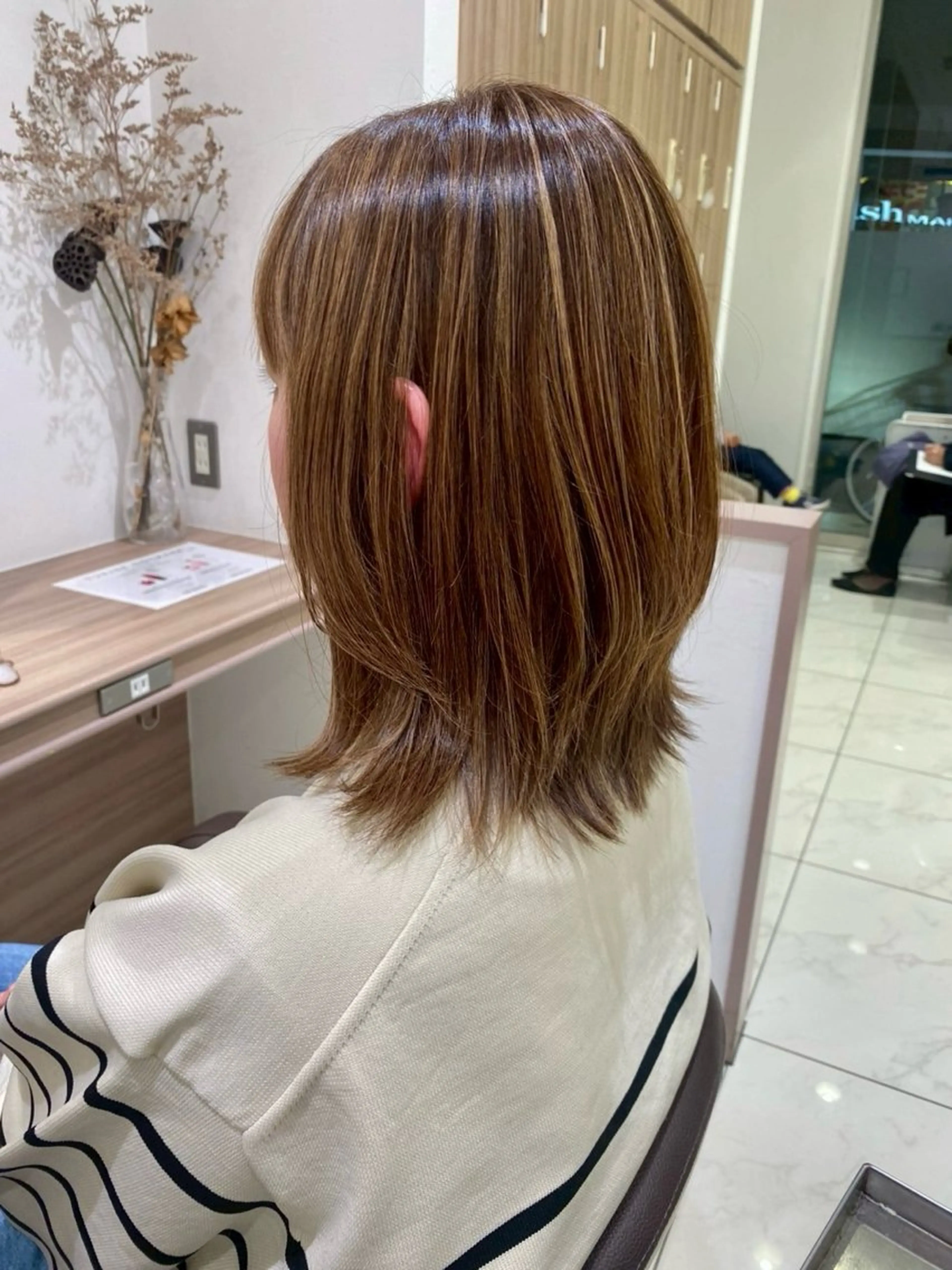 ミディアム カラー ハイライトカラー ハイライト 外ハネヘア 三川 洋樹のヘアスタイル