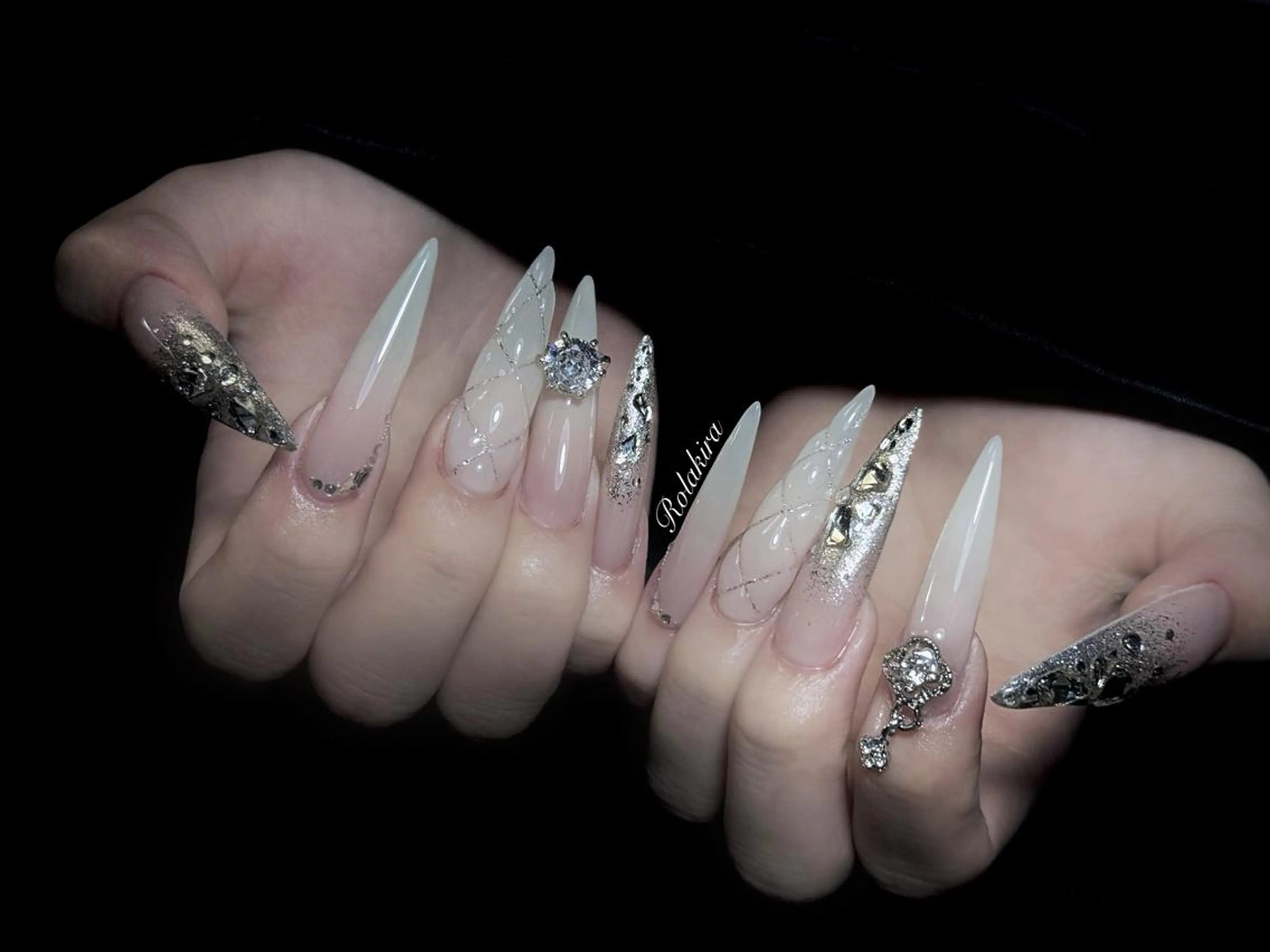 ロング 韓国風ヘア ハンドネイル Rola kira ゆめのネイルデザイン