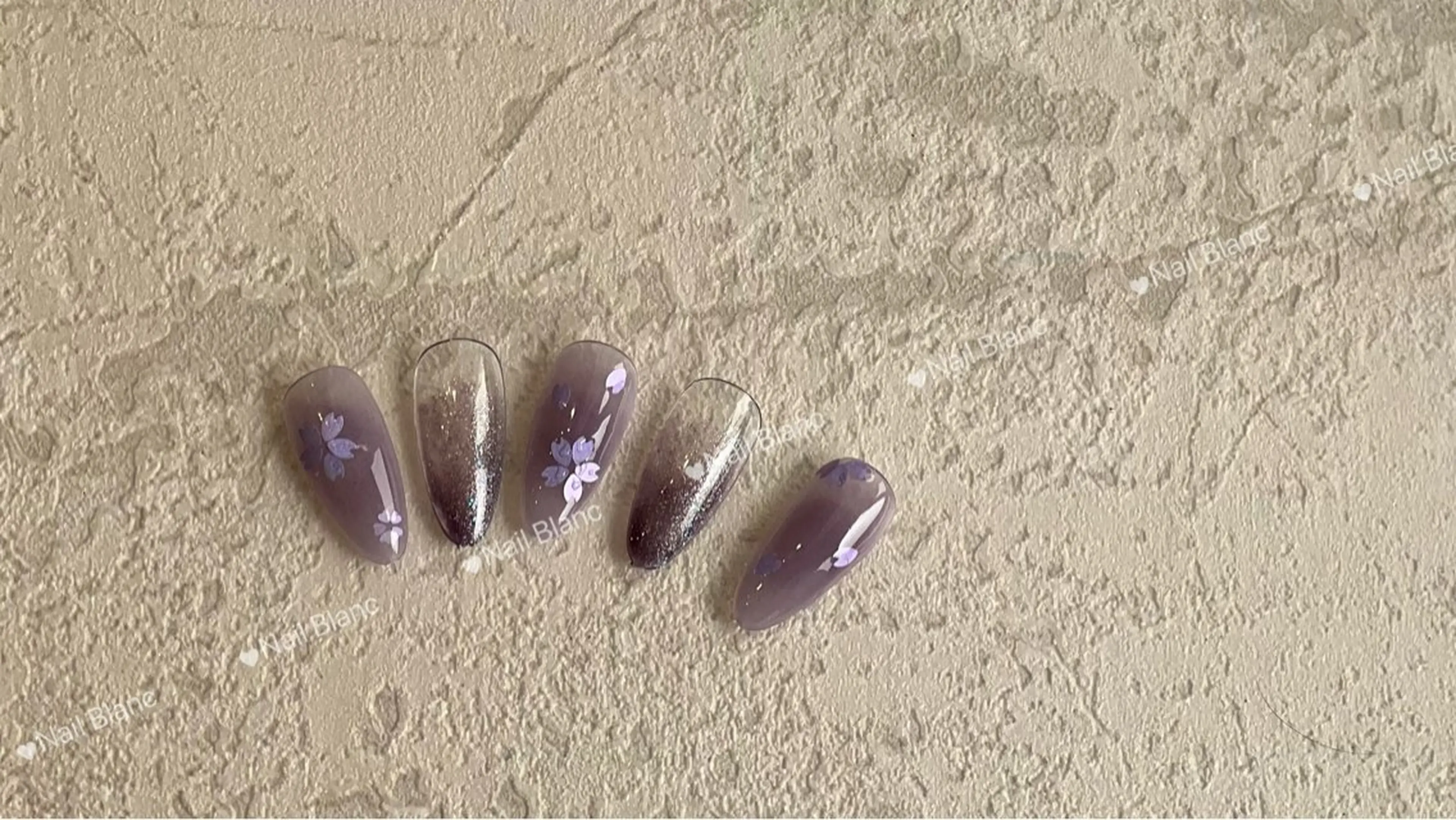 ネイル アートネイル チークネイル 桜ネイル ラメ(グリッター) パープル Kurehashi Yui🧸のネイルデザイン