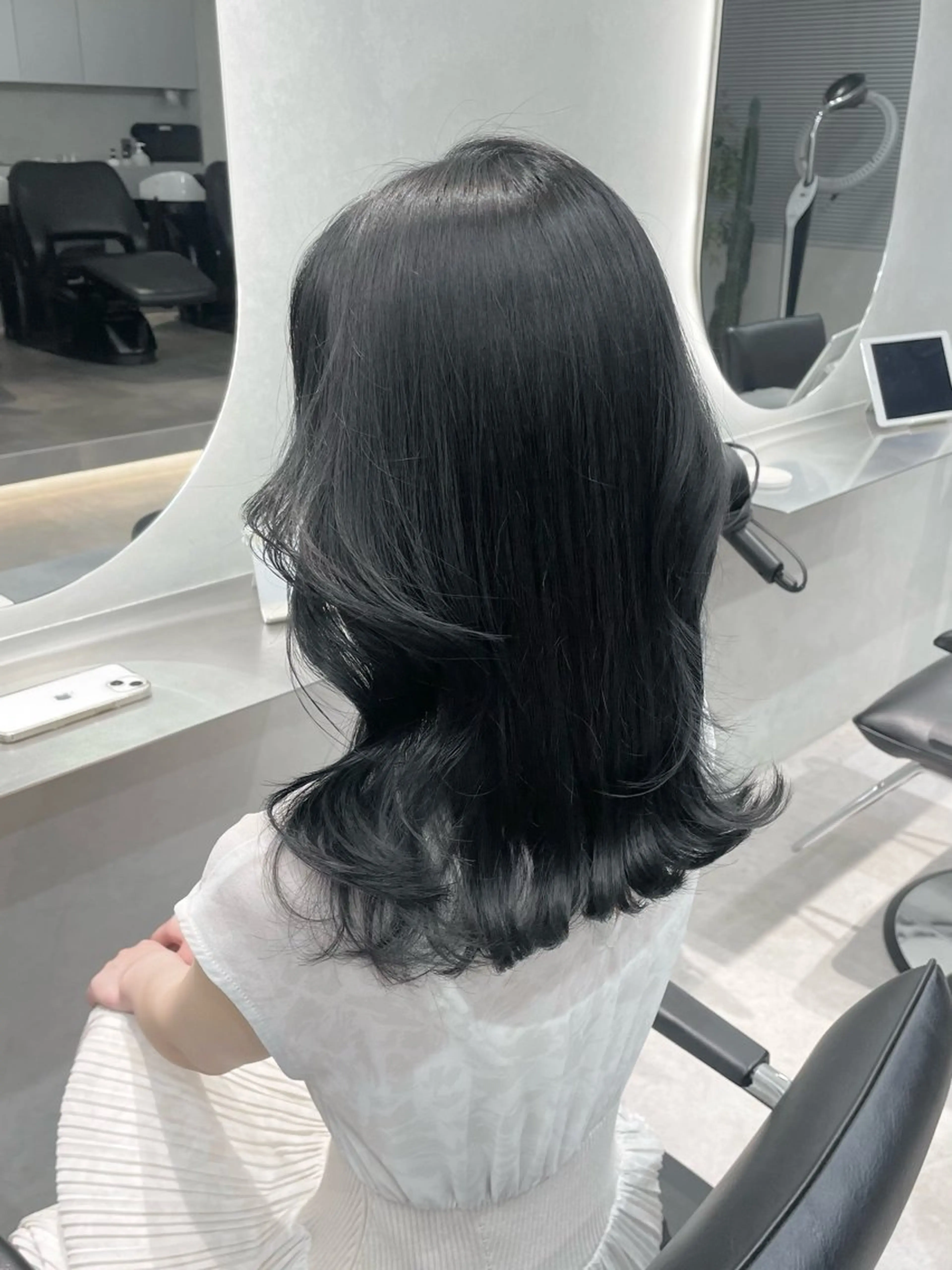 ミディアム カラー アッシュ アッシュブラウン ベージュカラー ブラウンカラー 透明感カラー ヘアカラー 表参道/透明感 グレージュ/ブラウンのヘアスタイル