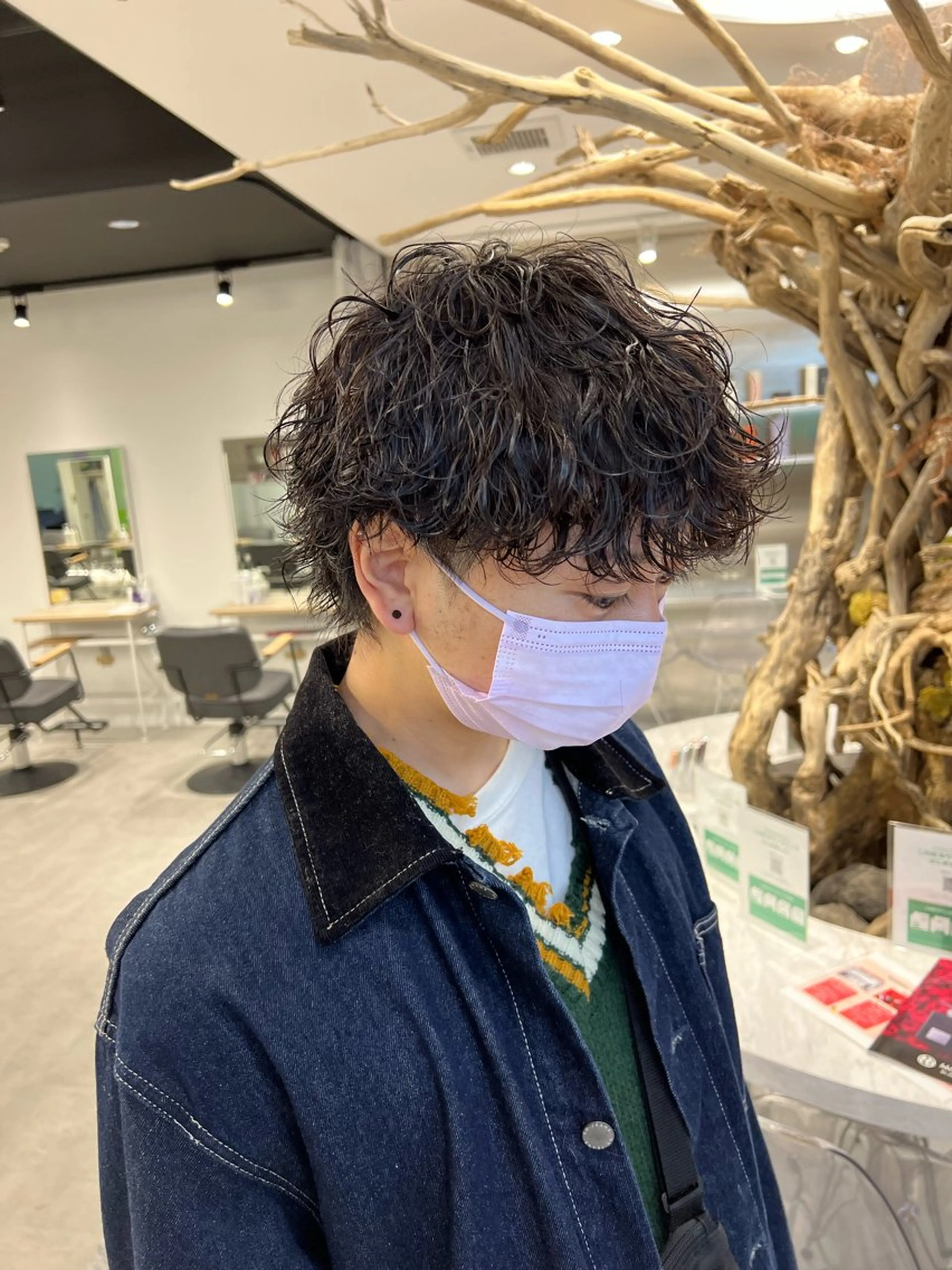 ショート パーマ メンズ メンズパーマ メンズツイストパーマ 波巻きパーマ スパイラルパーマ ツイストパーマ カット ヘアカラー パーマ フェザーショート⚡️ REONのヘアスタイル