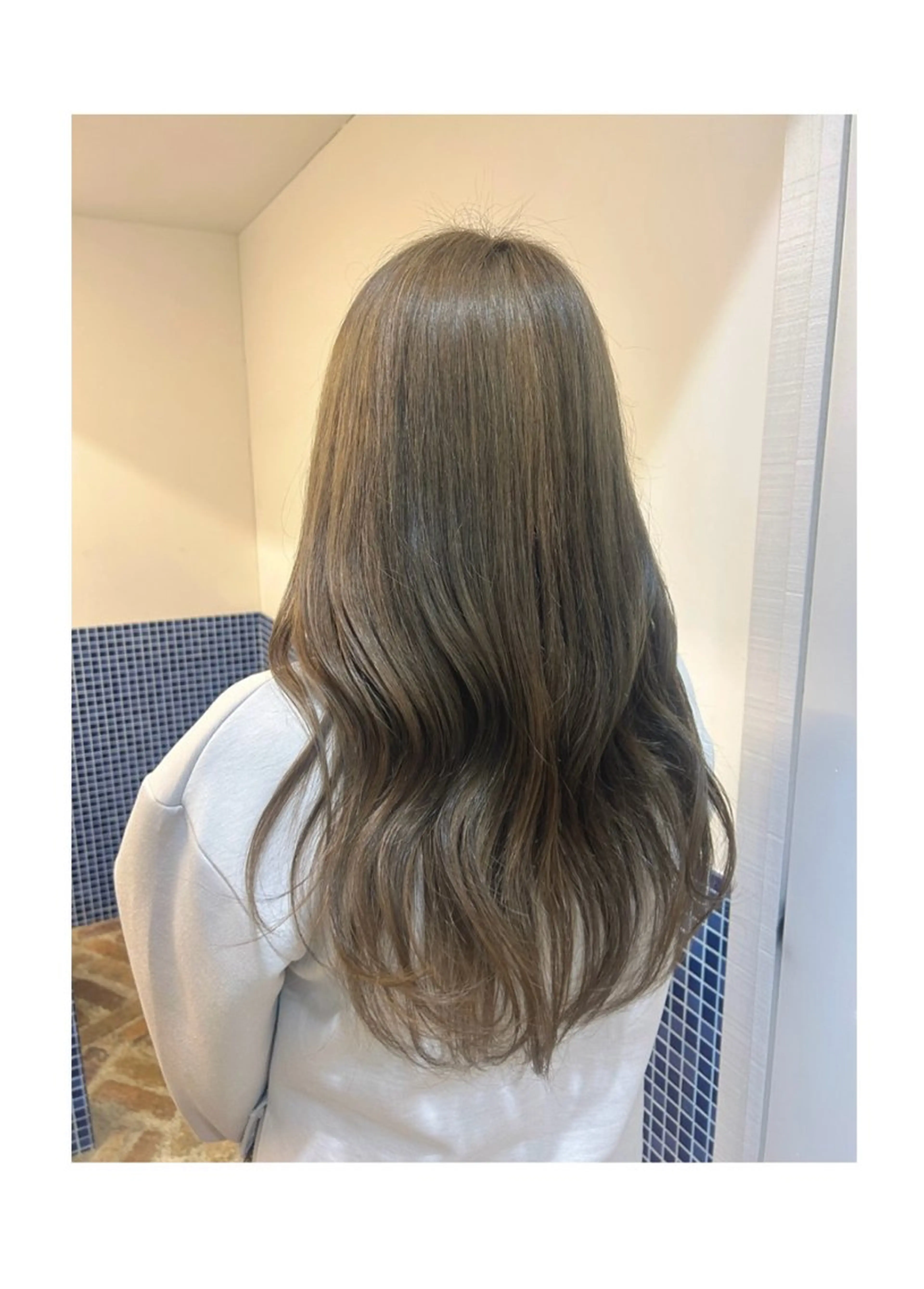 ロング カラー ブリーチ 透明感カラー ヘアカラー 太田 絵麻のヘアスタイル