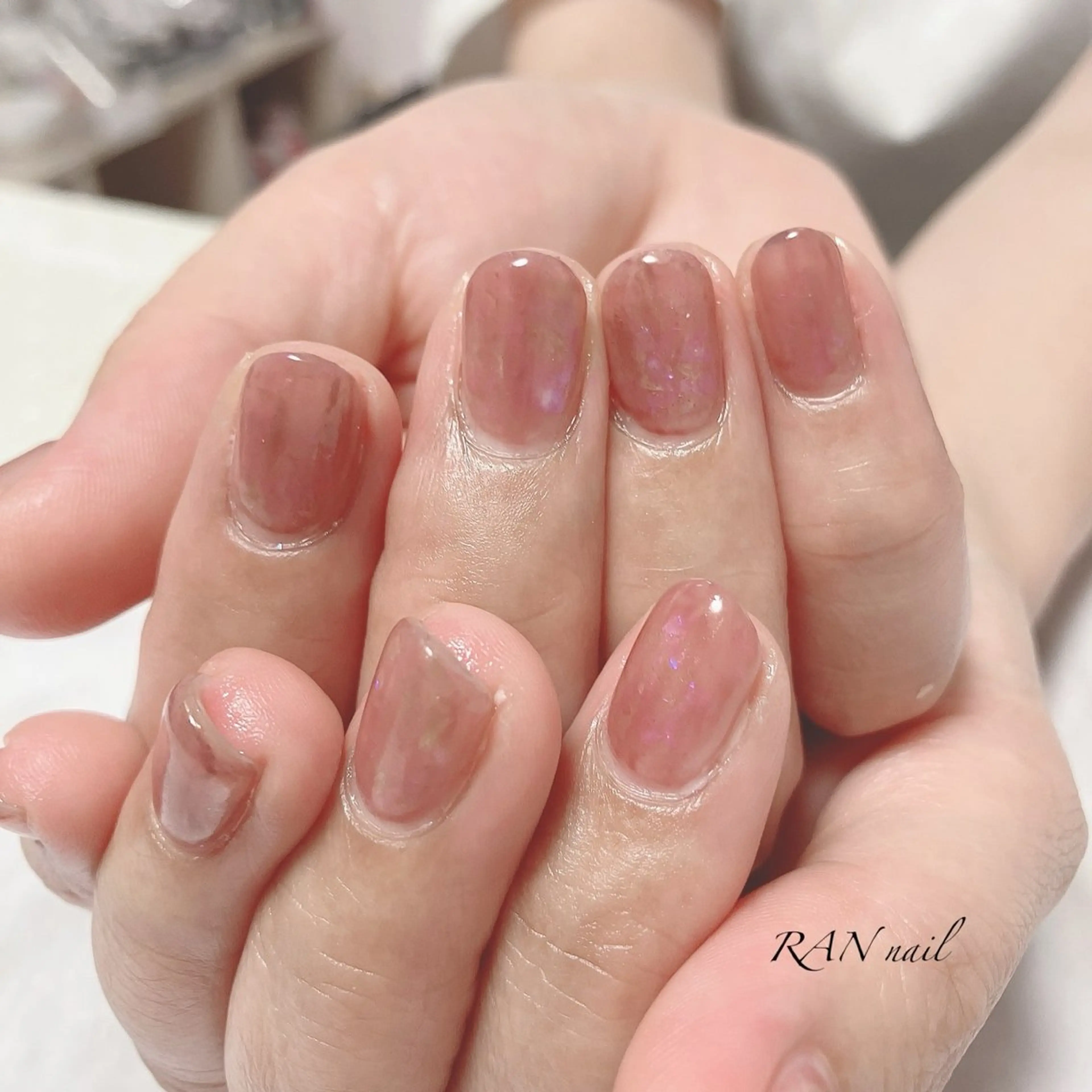ネイル オーロラネイル ゴールド キラキラネイル ニュアンスネイル ショートネイル ハンドネイル フットネイル RAN nailのネイルデザイン