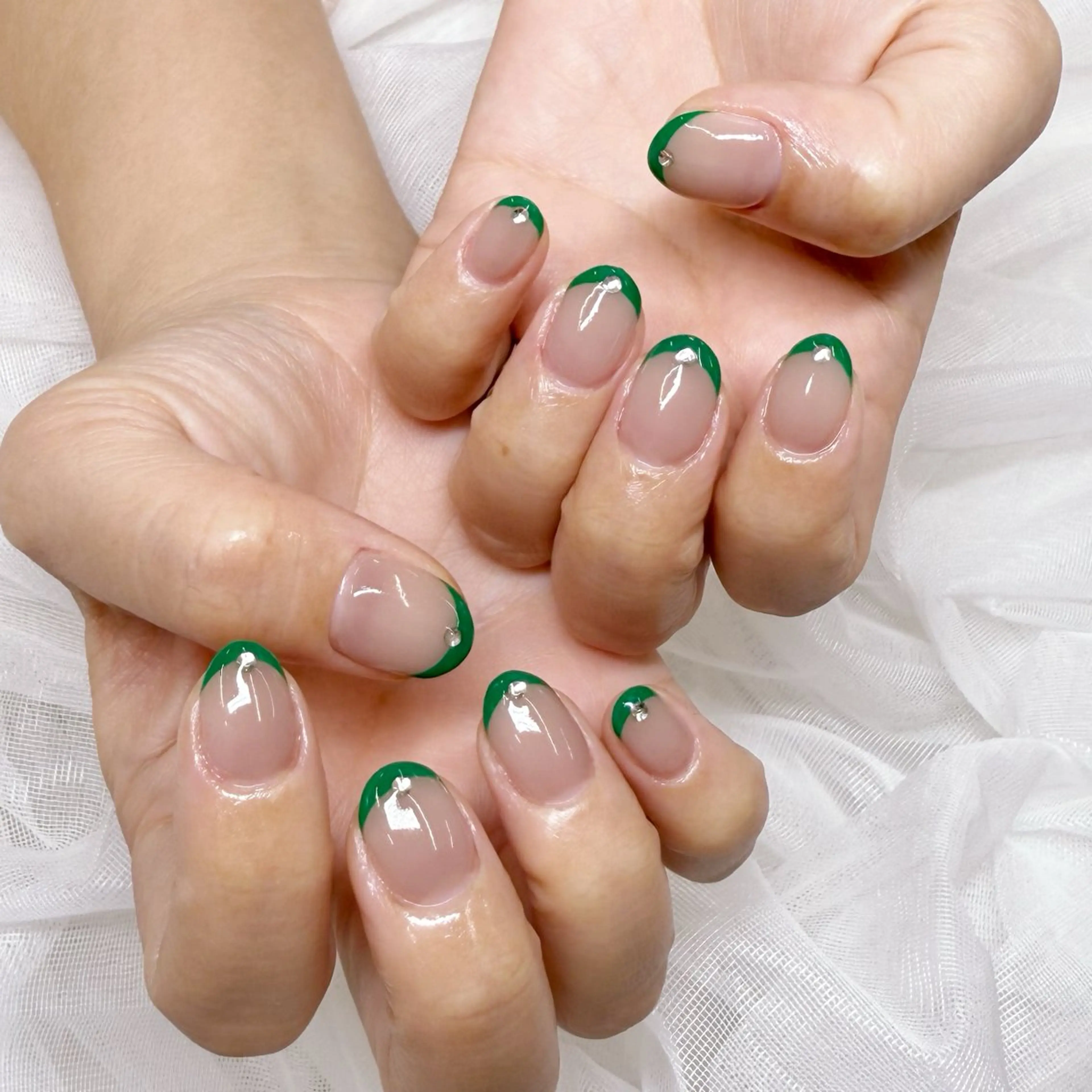 ネイル フレンチネイル グリーン シンプルネイル ストーンネイル Amie NAILのネイルデザイン