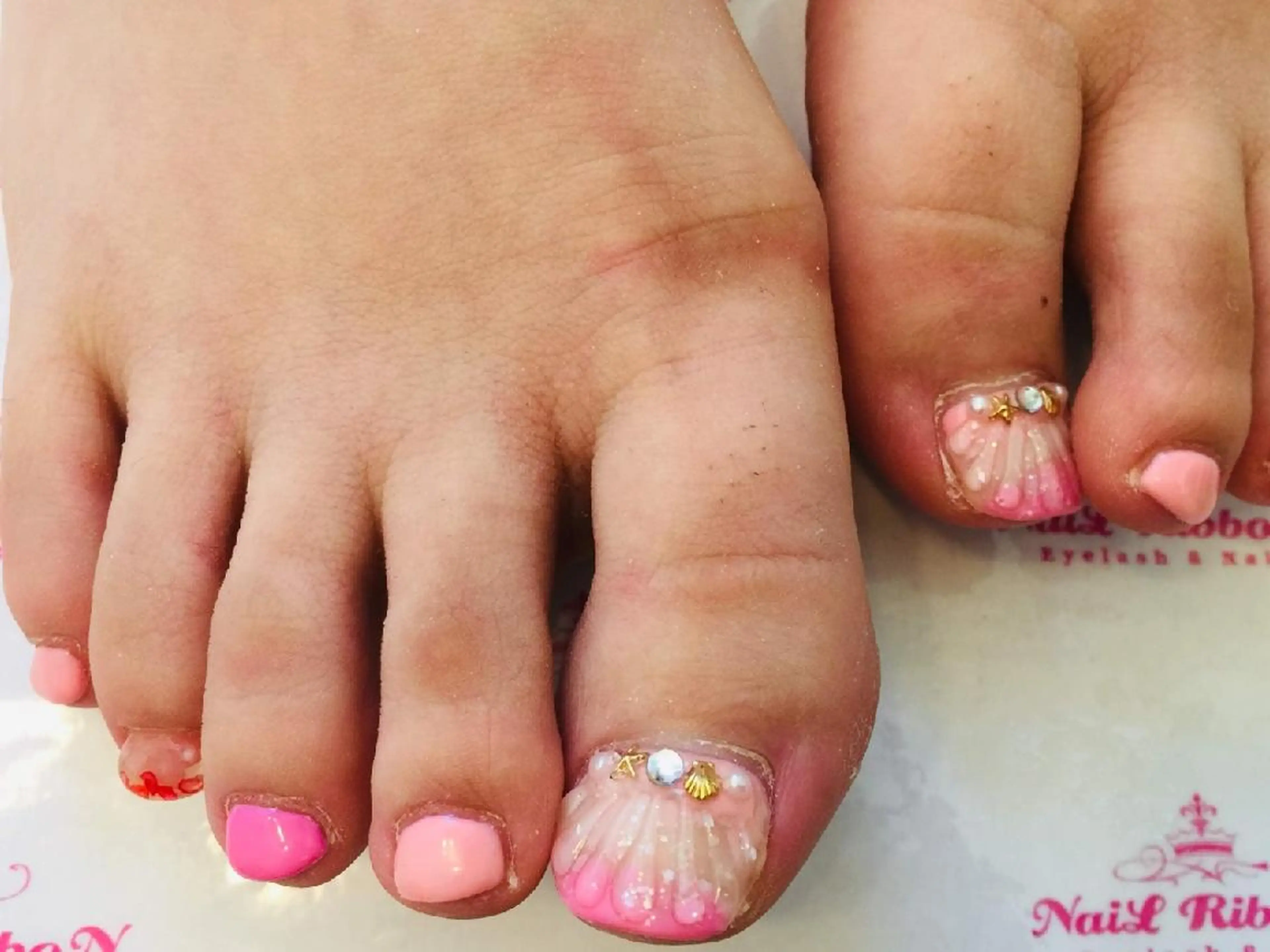 ネイル ネイルリボン 受付スタッフのネイルデザイン