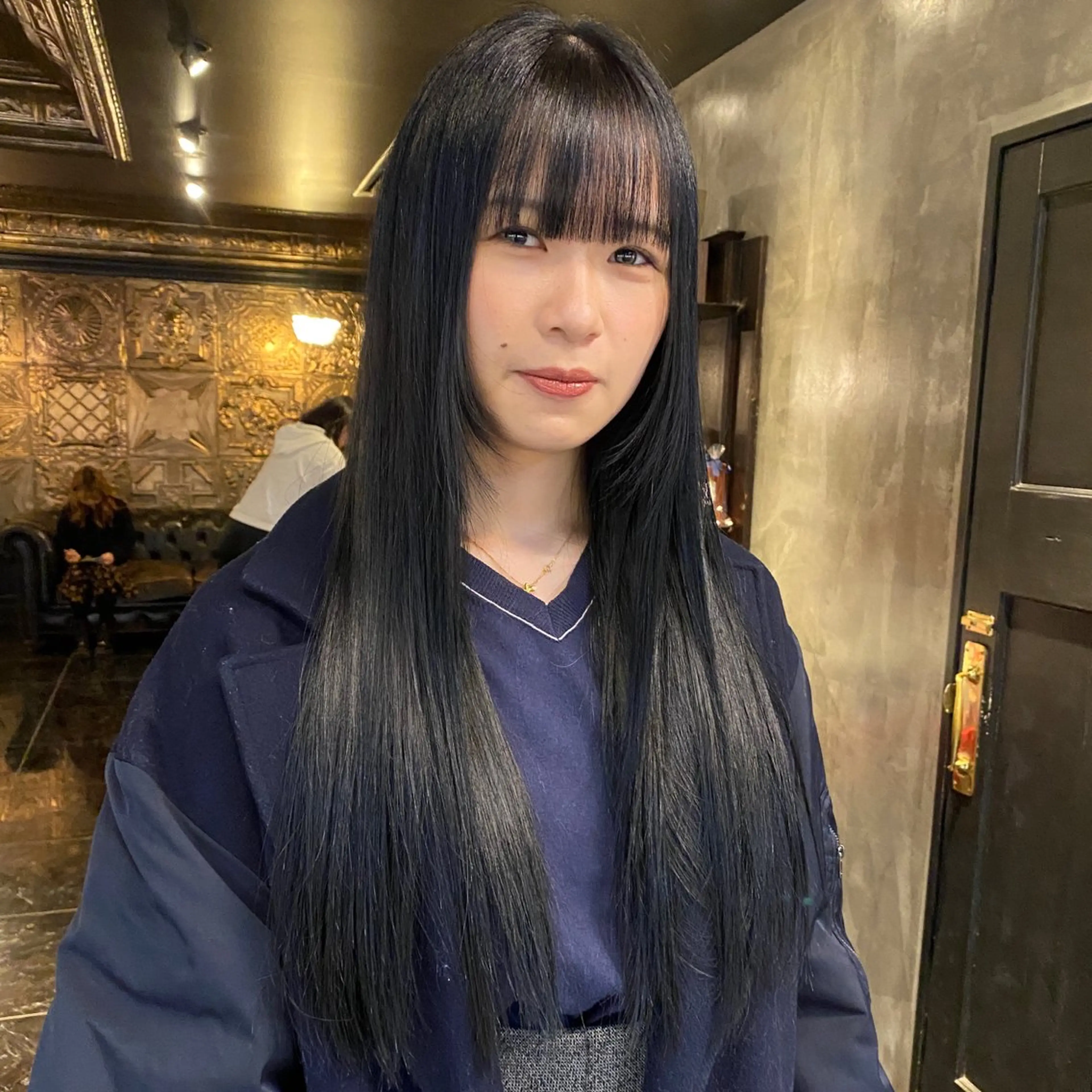 ロング カラー 黒髪 ブルーカラー ブルーブラック 顔周りカット ロング 縮毛矯正 トリートメント メンズヘア/パーマ/ SHOUTOのヘアスタイル