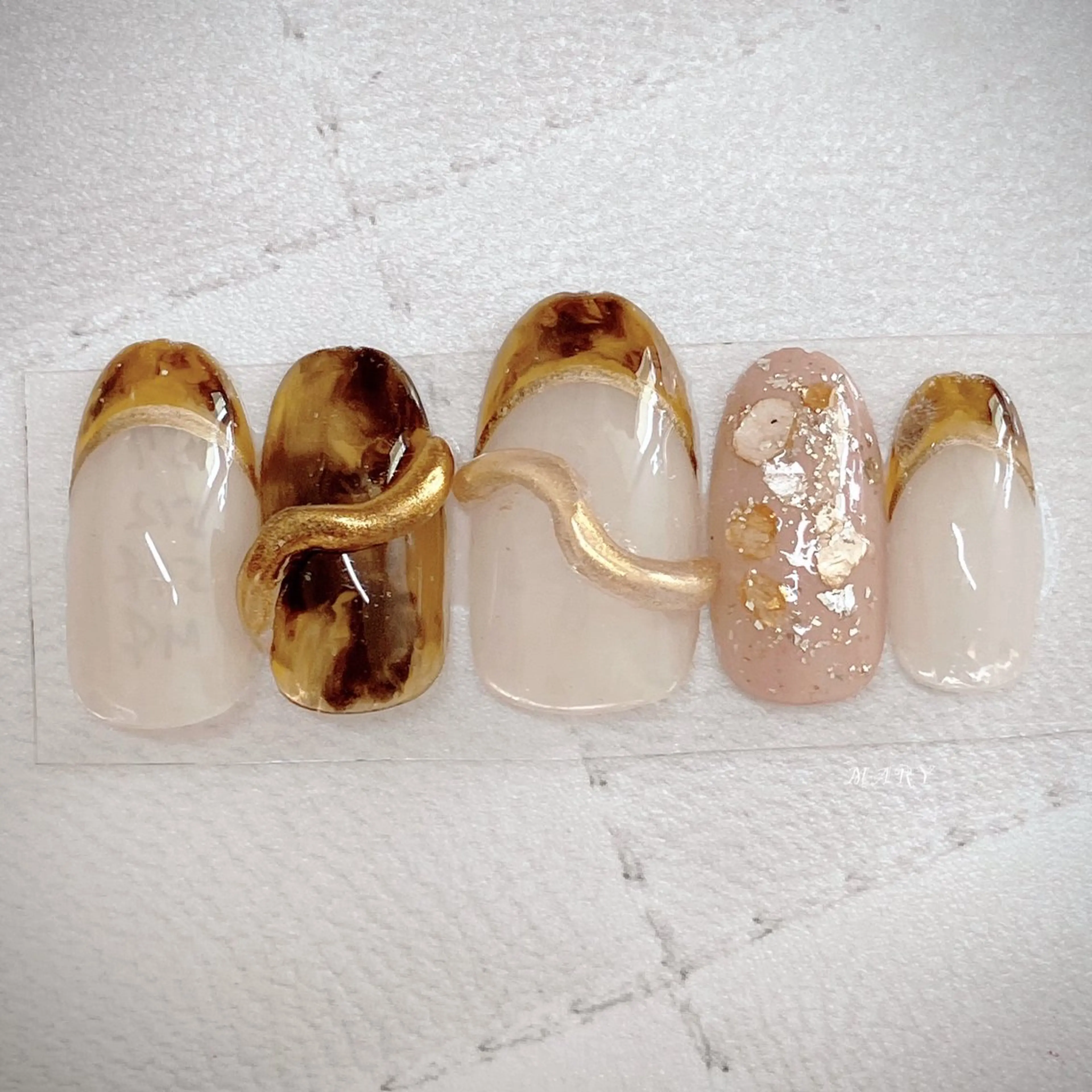 ネイル べっ甲ネイル フレンチネイル ニュアンスネイル ハンドネイル Mary nail .narumiのネイルデザイン