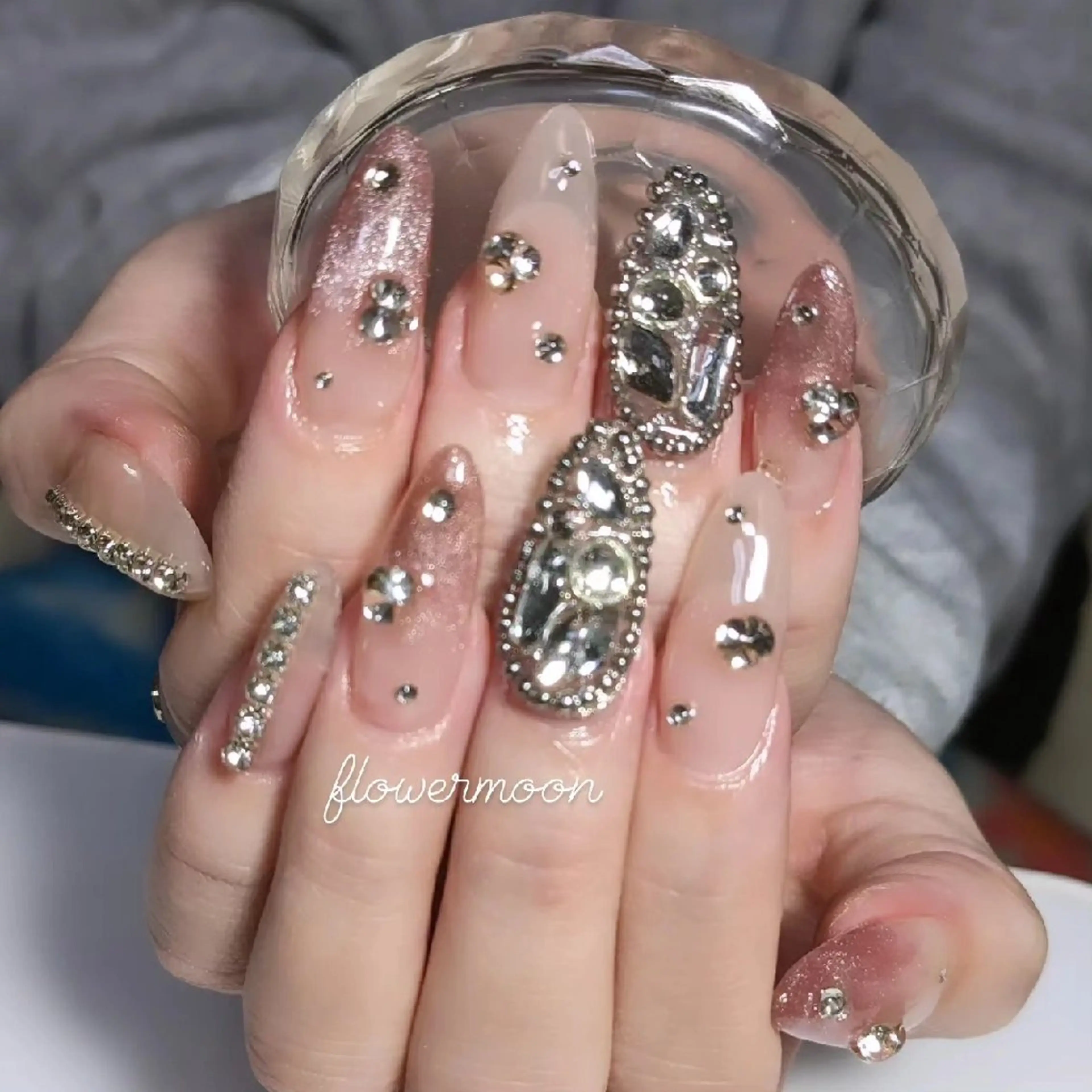 ネイル マグネットネイル フラワー ムーンのネイルデザイン