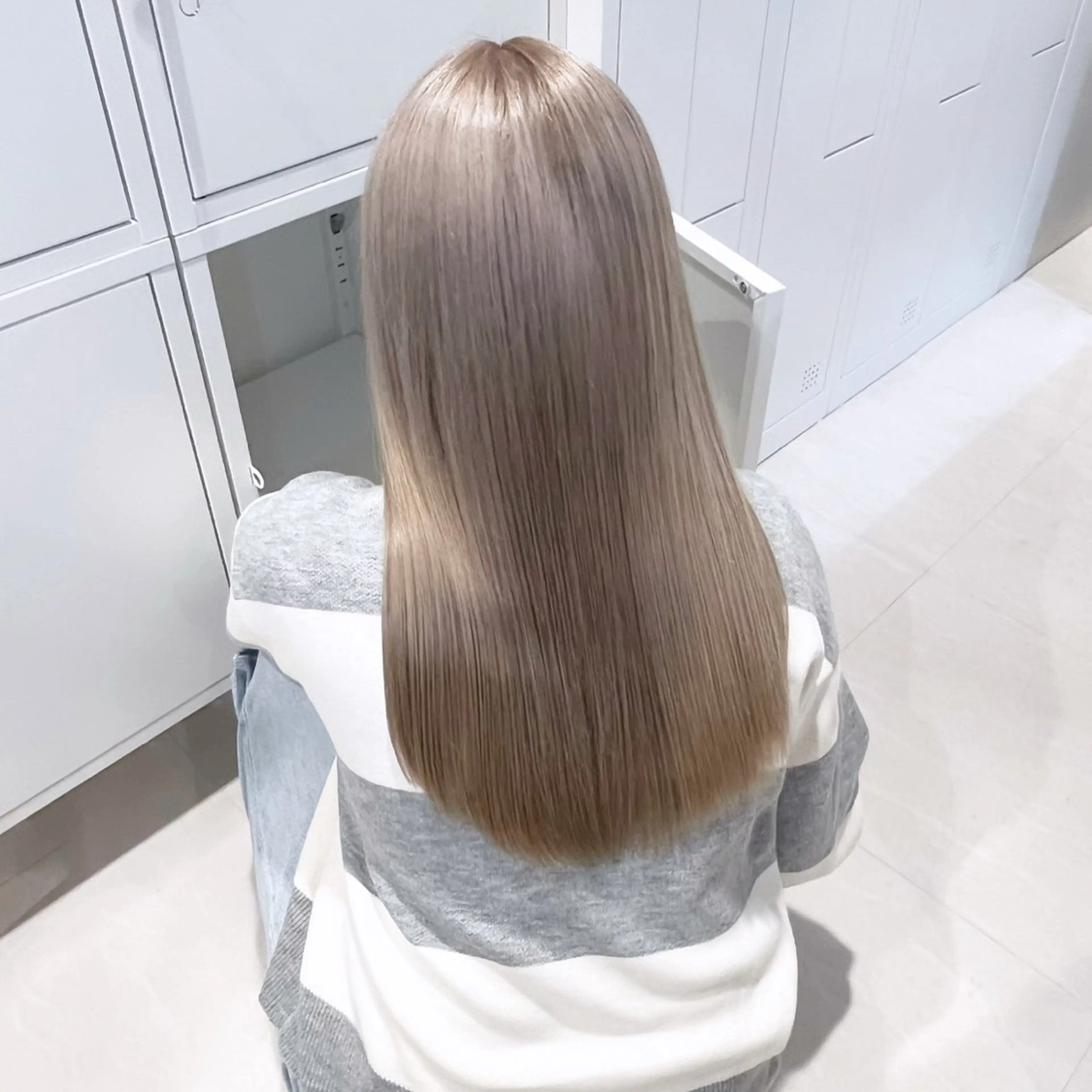 カラー ニトウ レイナのヘアスタイル