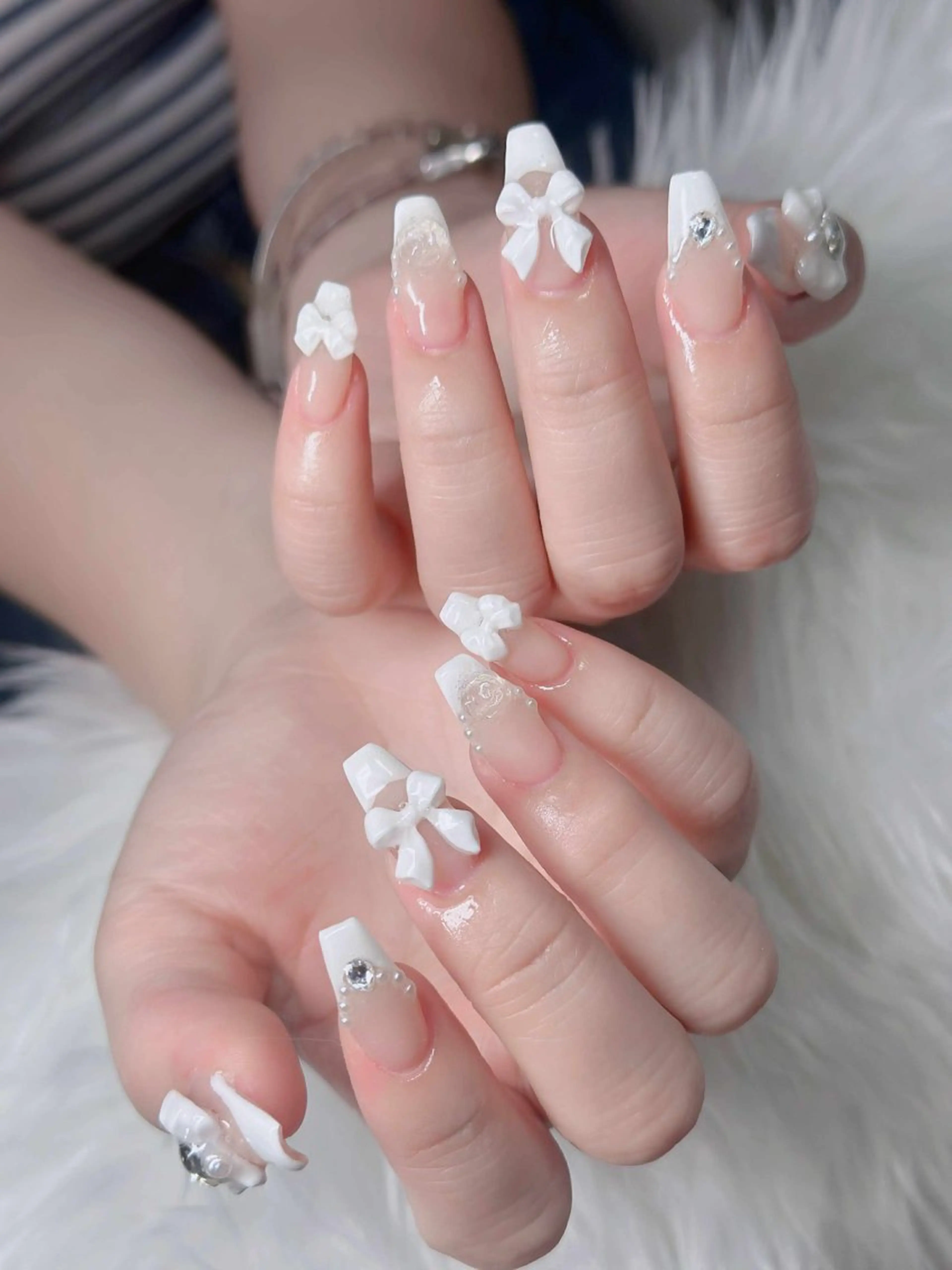 ネイル オーロラネイル フレンチネイル ジェルネイル ハロウィン キラキラネイル ハンドネイル H.baby Nail Salonのネイルデザイン