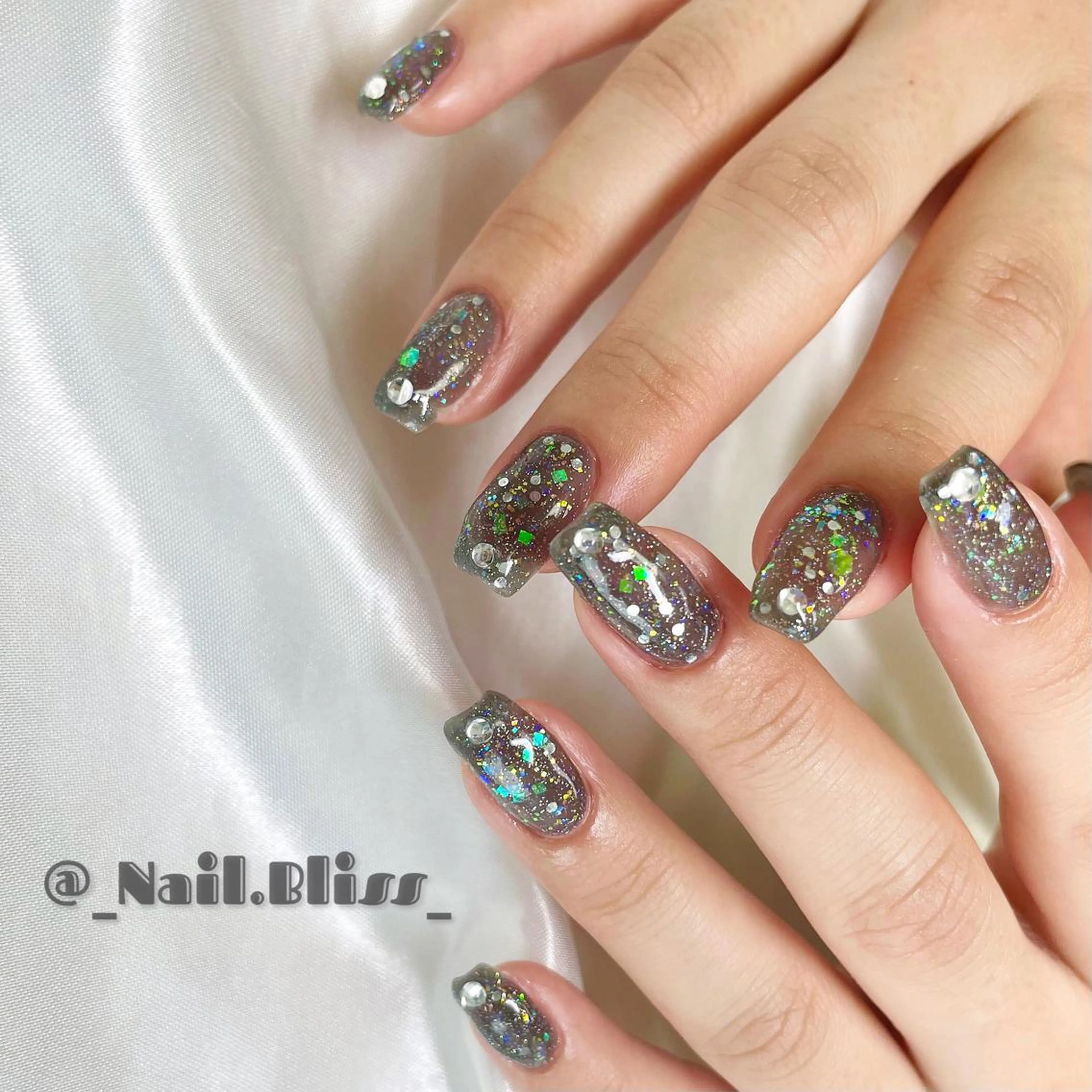 ネイル 氷ネイル・うるうるネイル ワンカラーネイル ハンドネイル NAIL BLISSのネイルデザイン