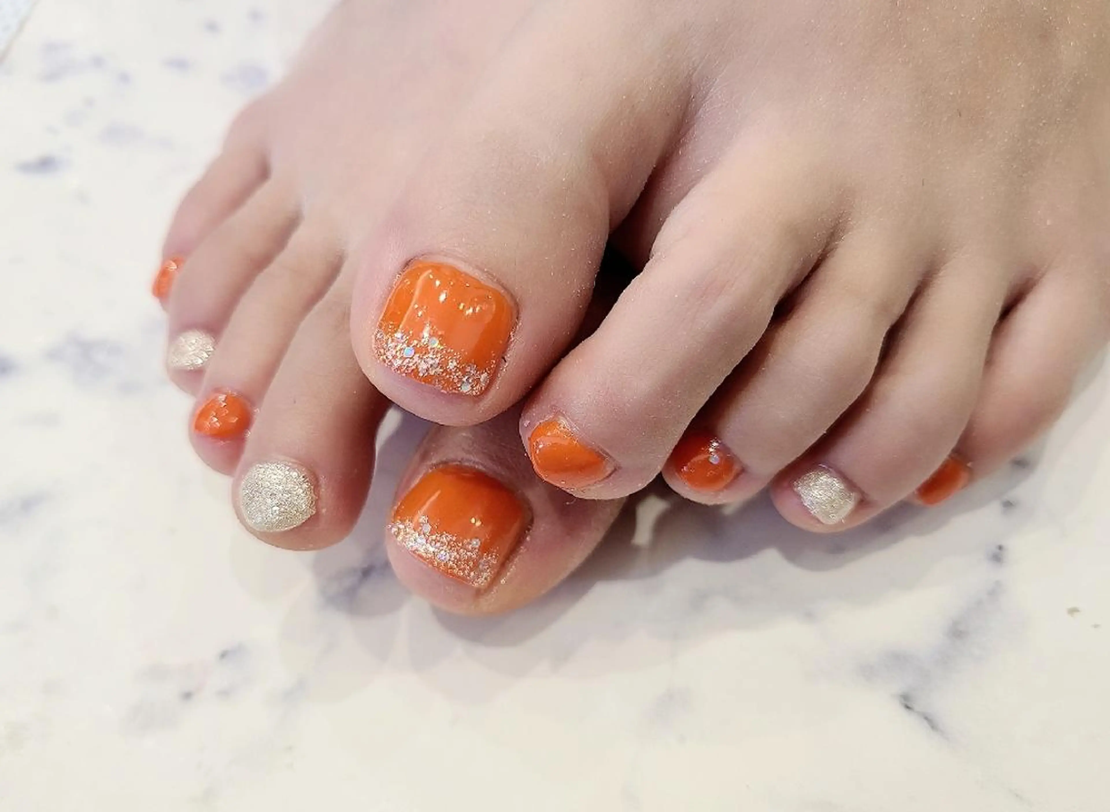 ネイル フットネイル オレンジ フットネイル 関口 友菜のヘアスタイル