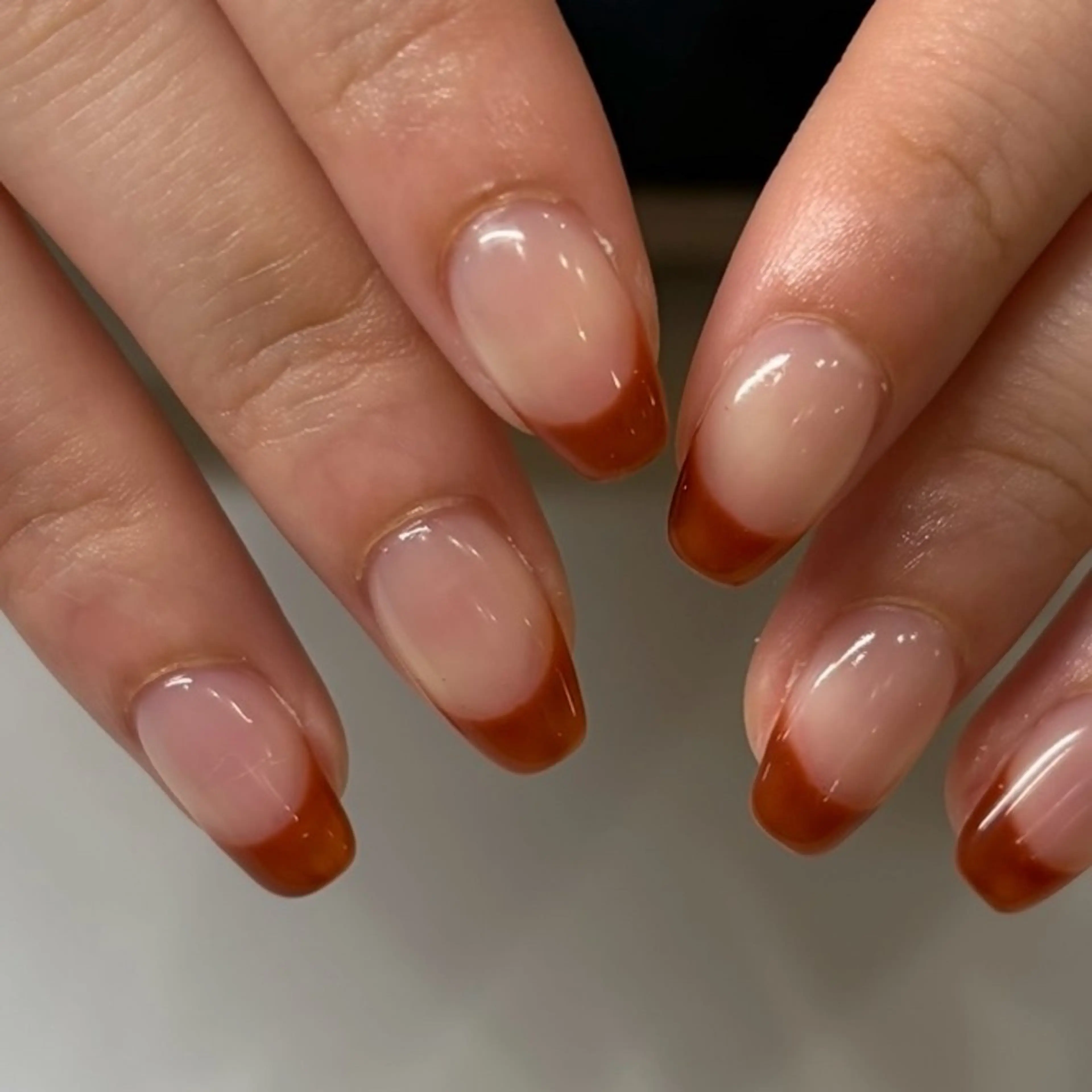 ネイル ハンドネイル 𝑟𝑖𝑠𝑎 🕯‎🤍のネイルデザイン