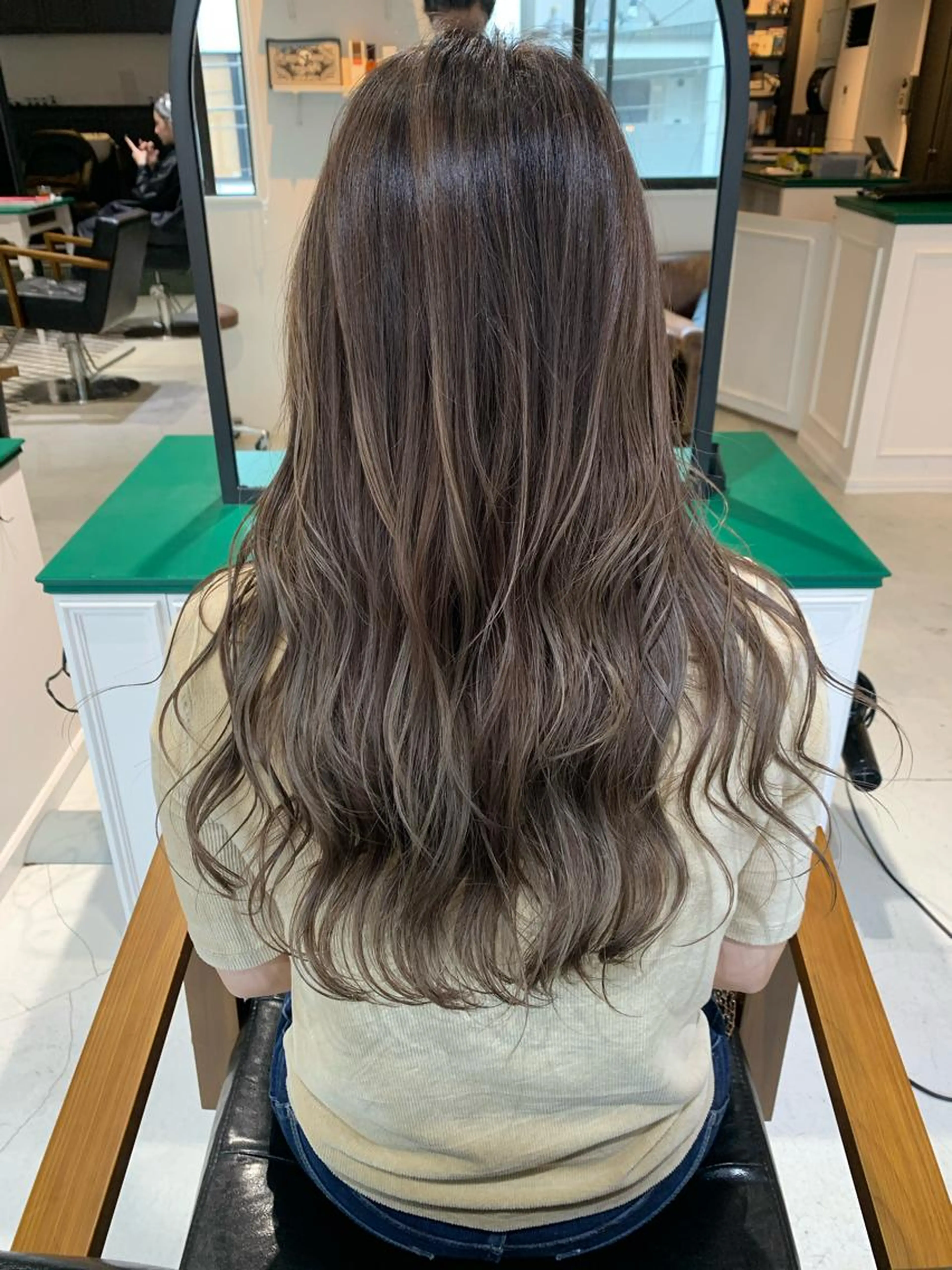 🌈🌈透明感orコントラストケアブリーチハイライトカラー＋トリートメントの写真