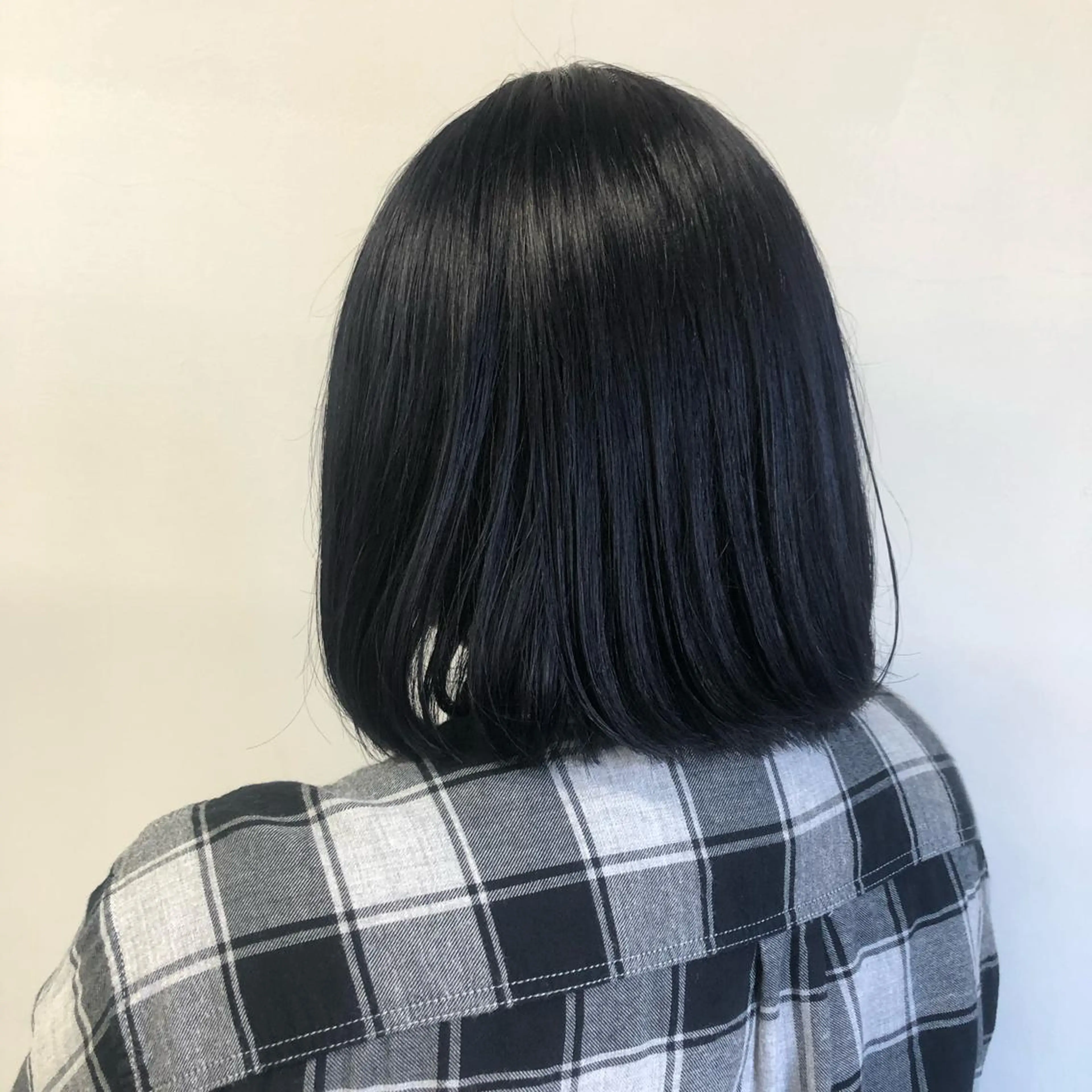 ミディアム 寒色＆ブリーチ特化 寒色MiOのヘアスタイル