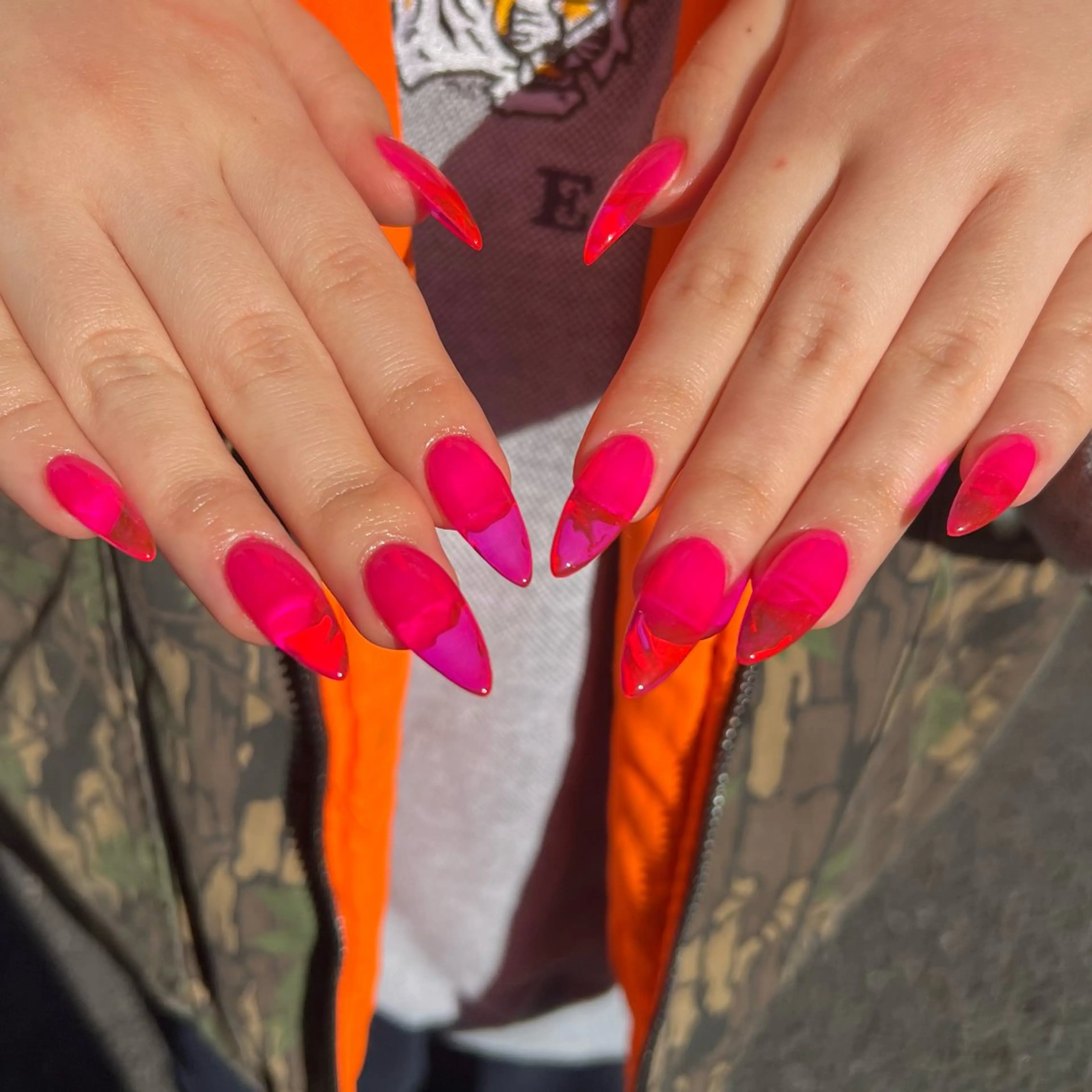 ネイル ワンカラーネイル くれは🩵💙 PINS16のネイルデザイン