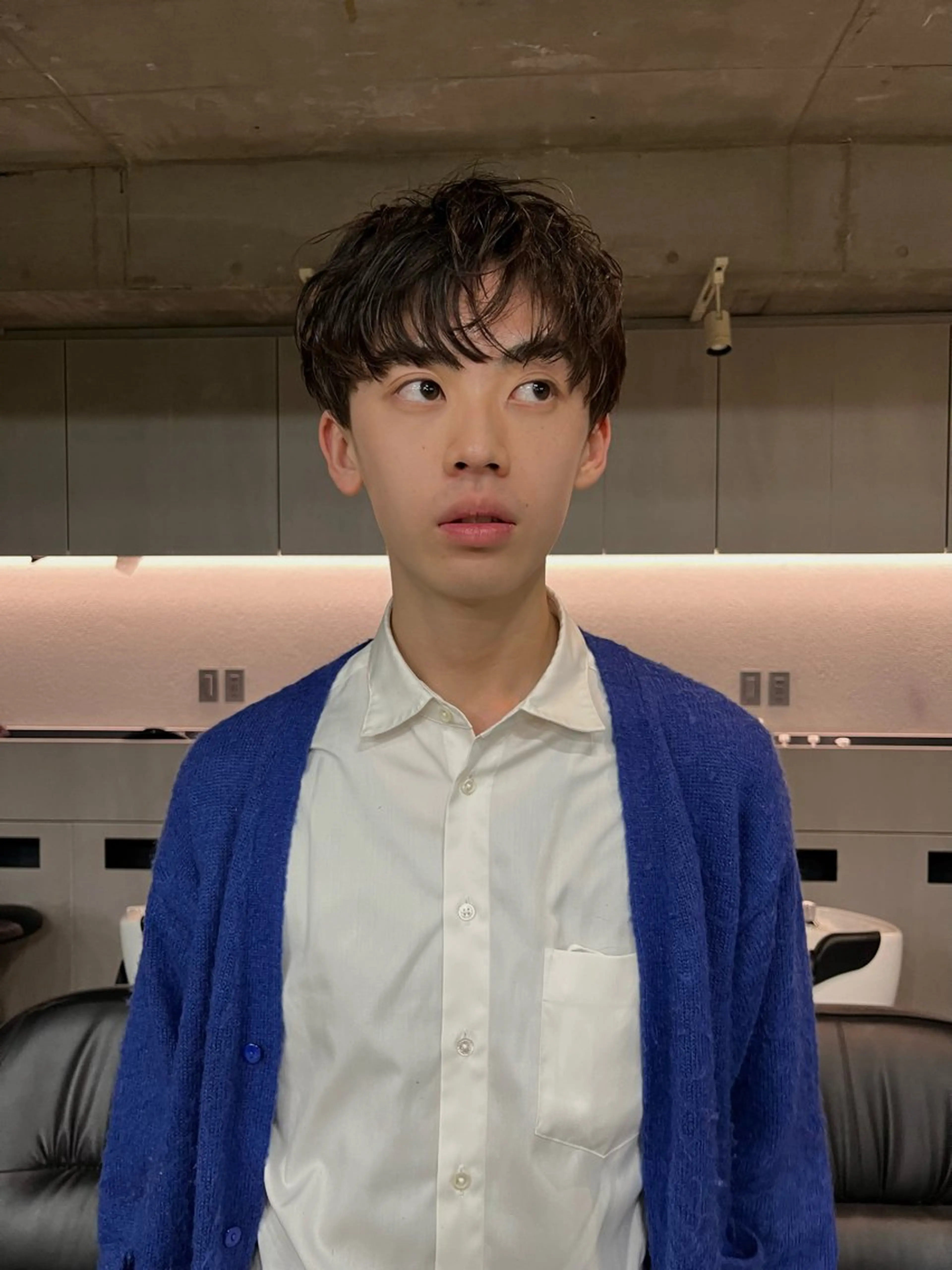 ショート メンズ カット 曲がる縮毛矯正 センターパートのヘアスタイル