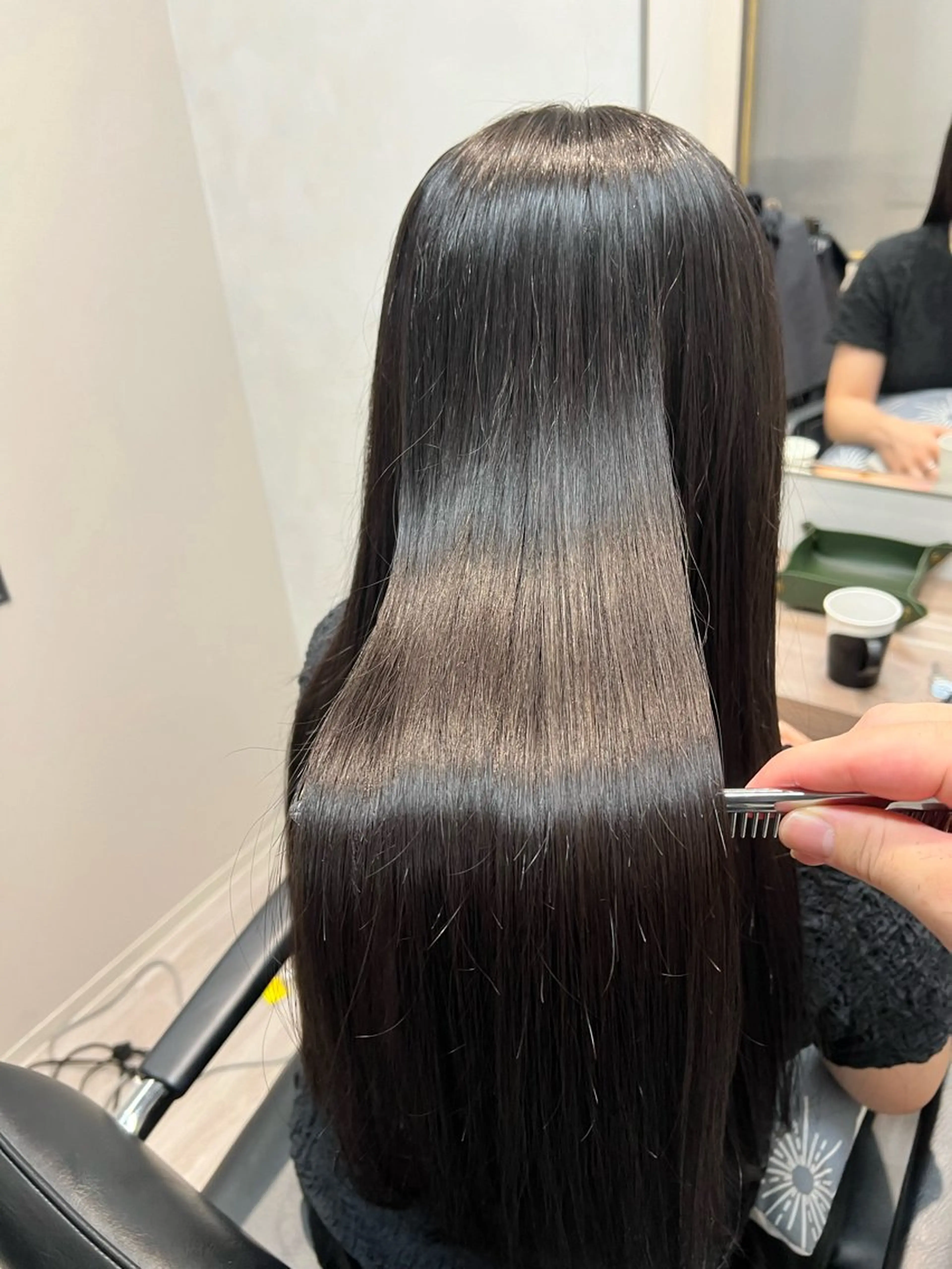 パーマ AIconic nagoya所属・縮毛矯正/ レイヤー/ミディアムのヘアスタイル