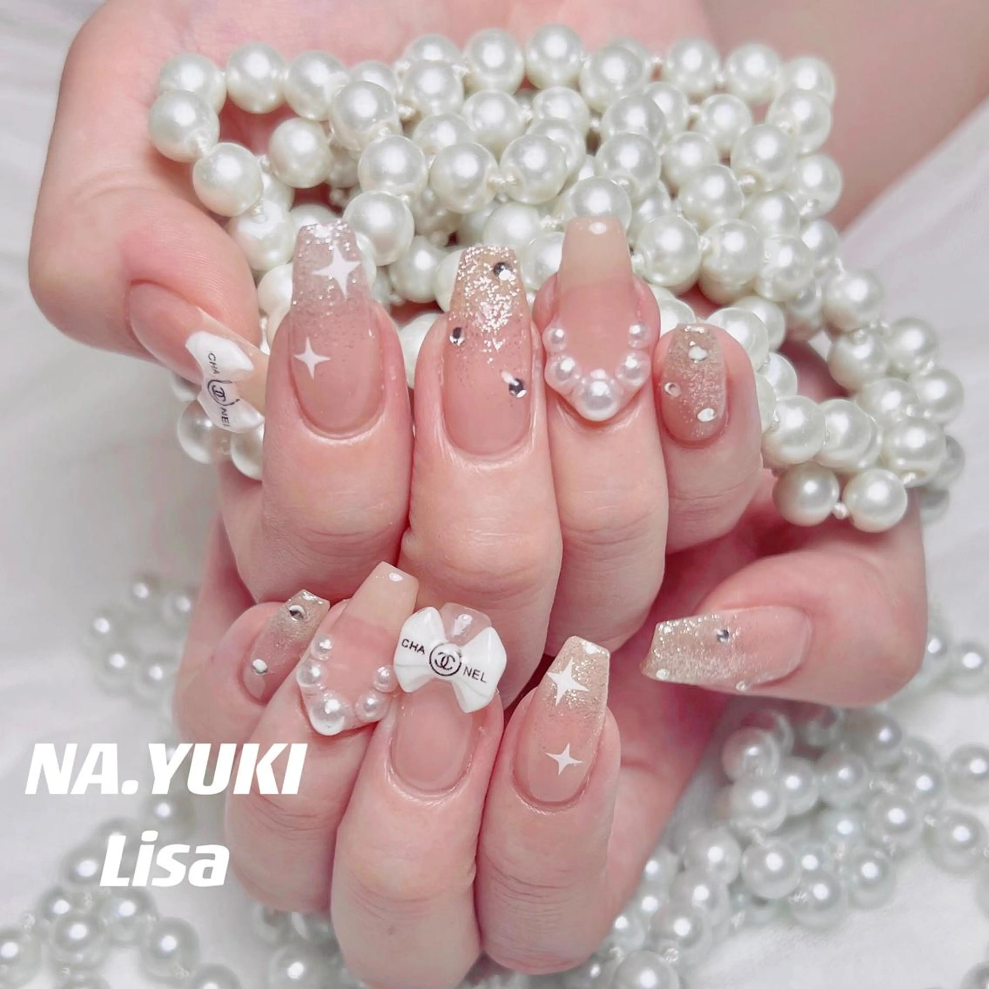 ネイル 🦋 Queenieのネイルデザイン