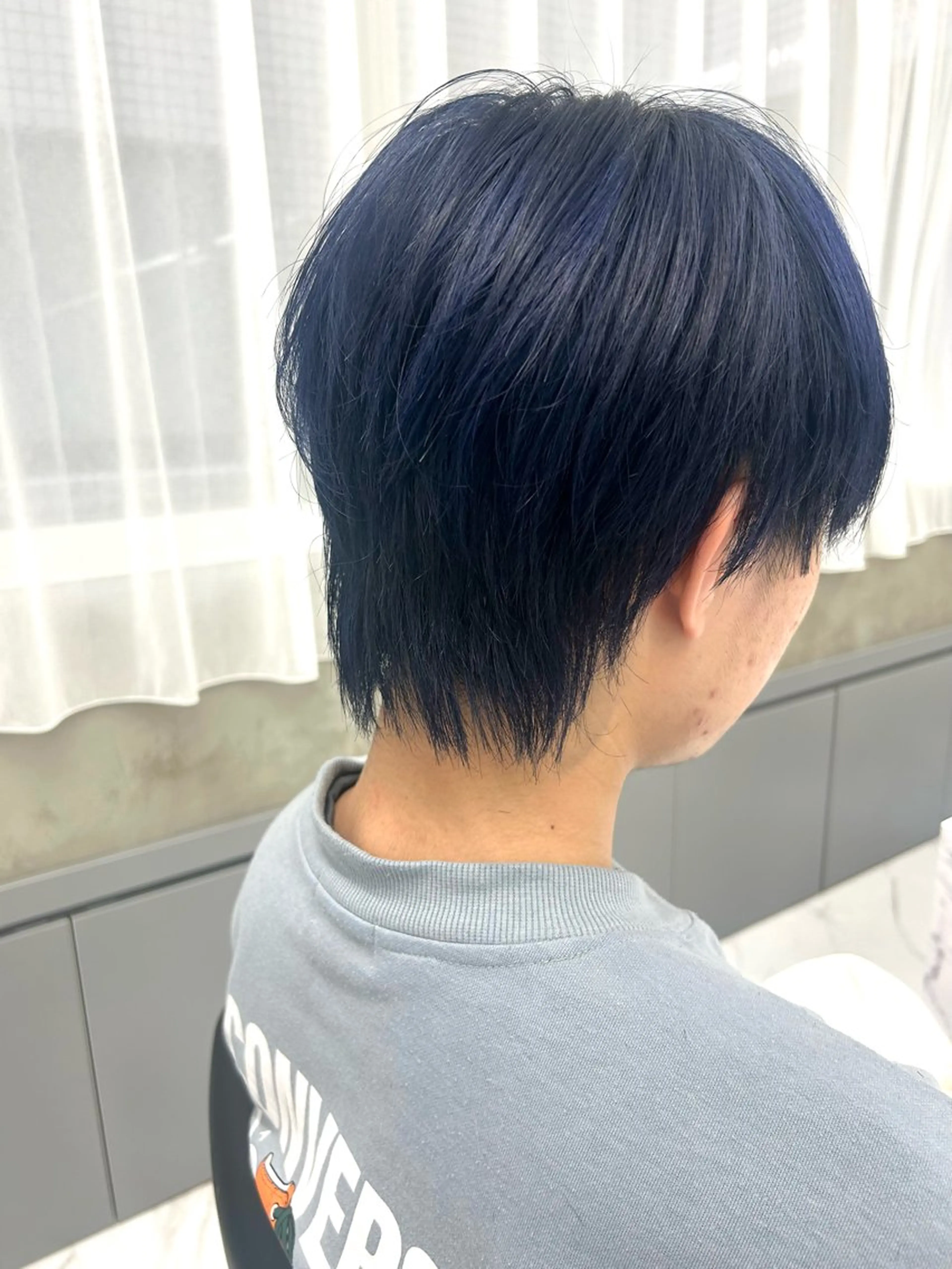 ショート カラー メンズ 黒髪 ブルーカラー ブルーブラック にった みずきのヘアスタイル