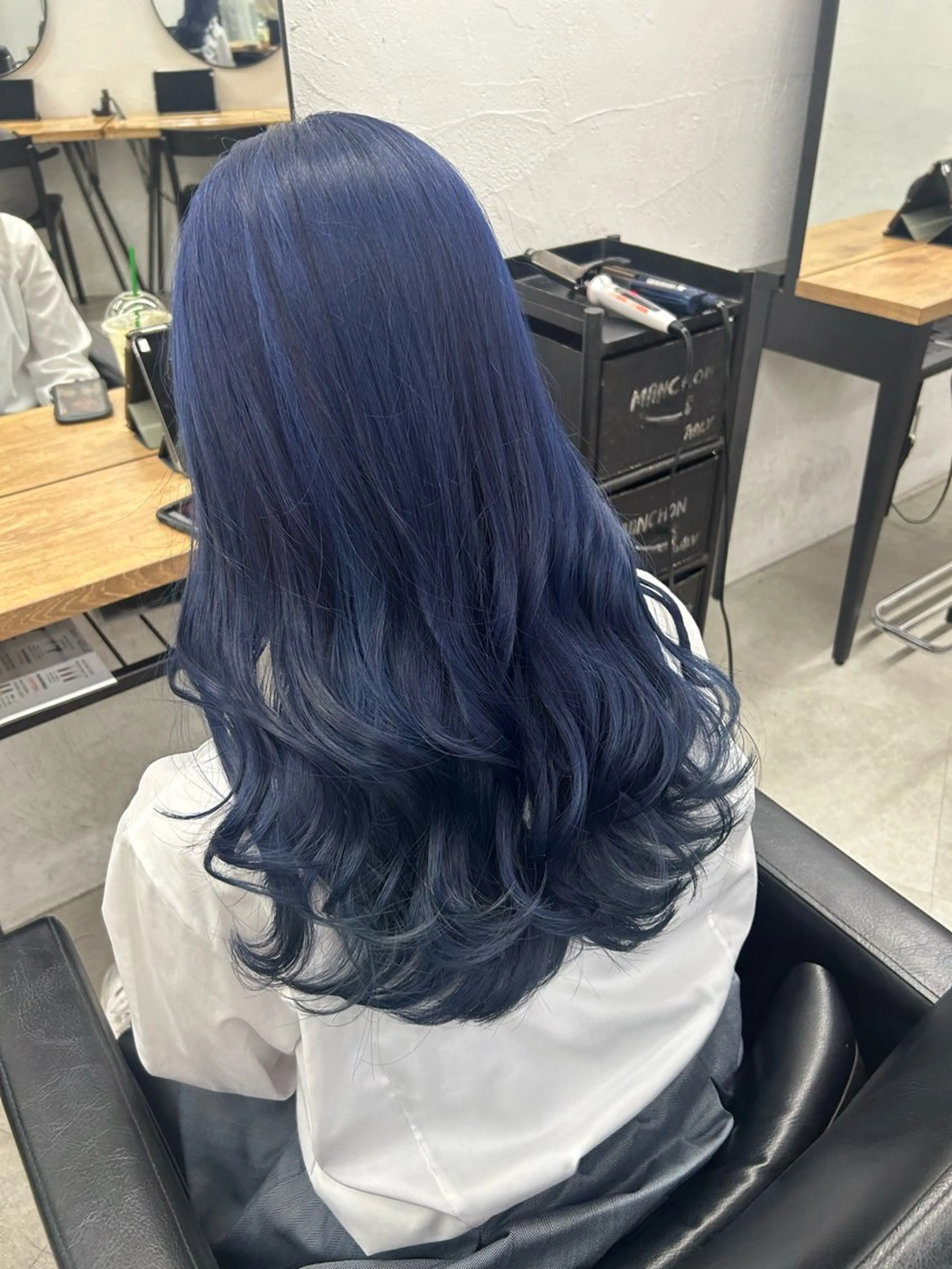 ミディアム カラー ブリーチ ブルーカラー ブルーラベンダー ケアブリーチ ダブルカラー カット ヘアカラー トリートメント RYOSUKE ハイトーンのヘアスタイル