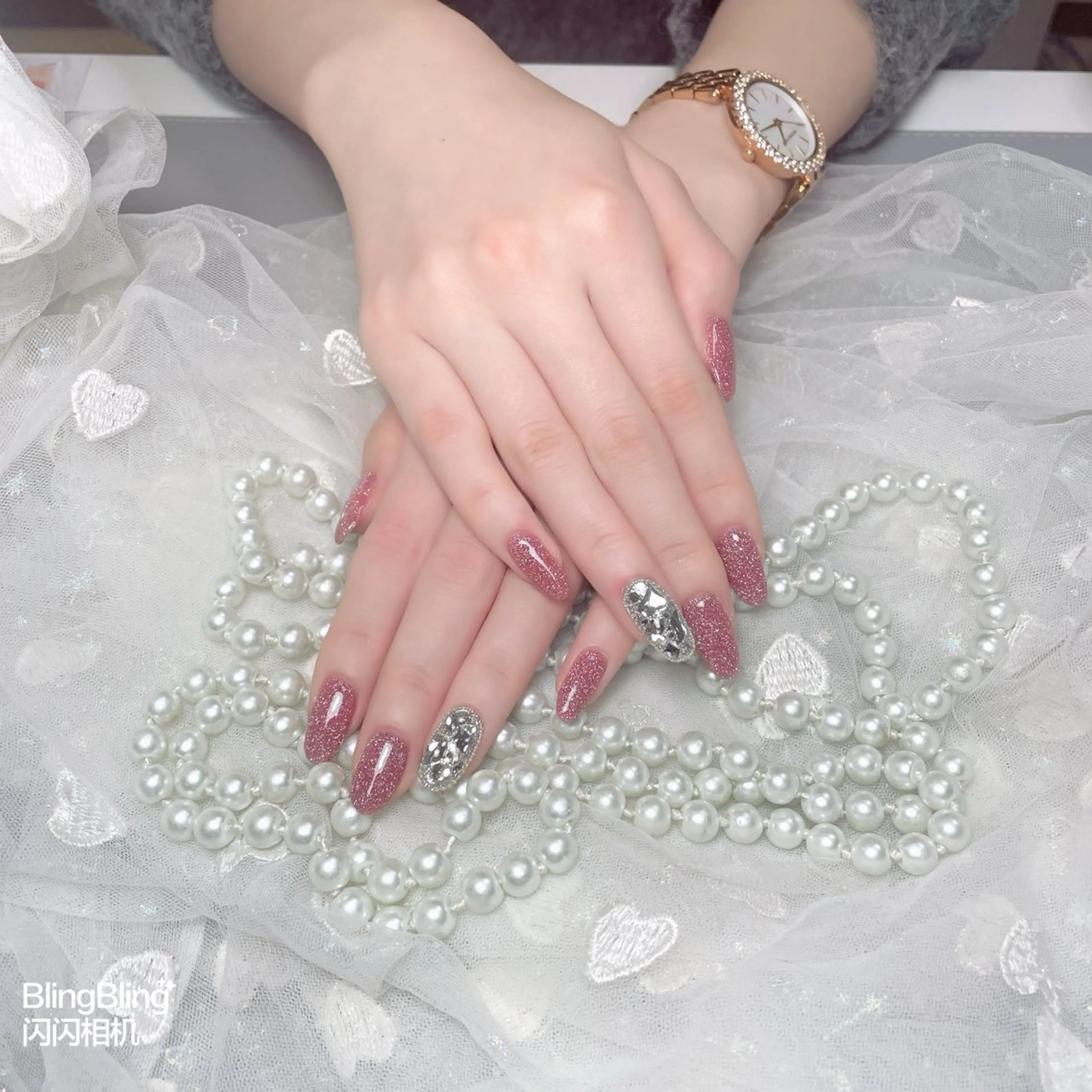 🌼ワンカラー+2個パーツ無料or2本埋め尽くし（カラー2個まで)【初回ジェルオフ無料ケア込み】の写真