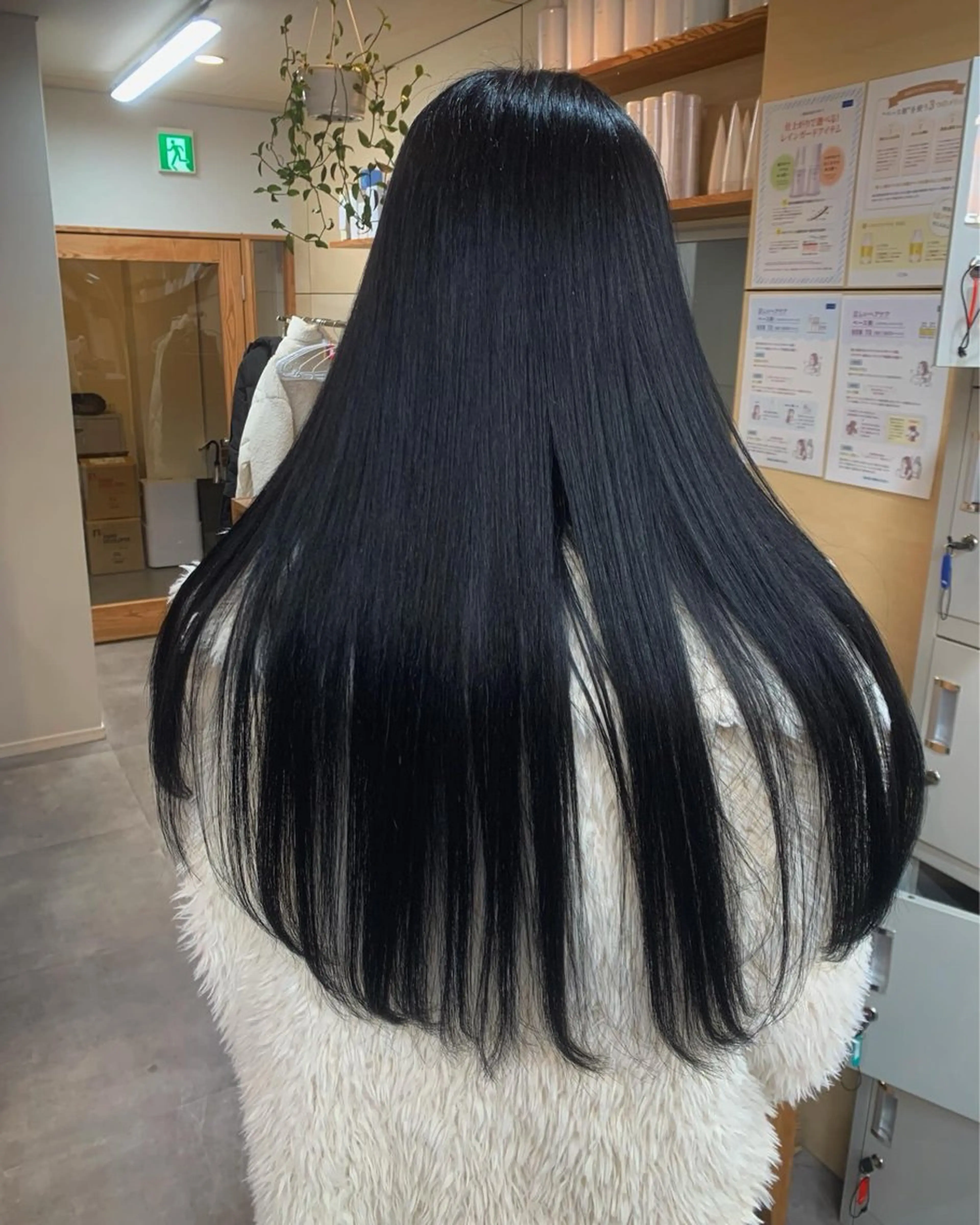 カラー 黒髪 ブルーカラー ブルーブラック ニシタニ コハルのヘアスタイル