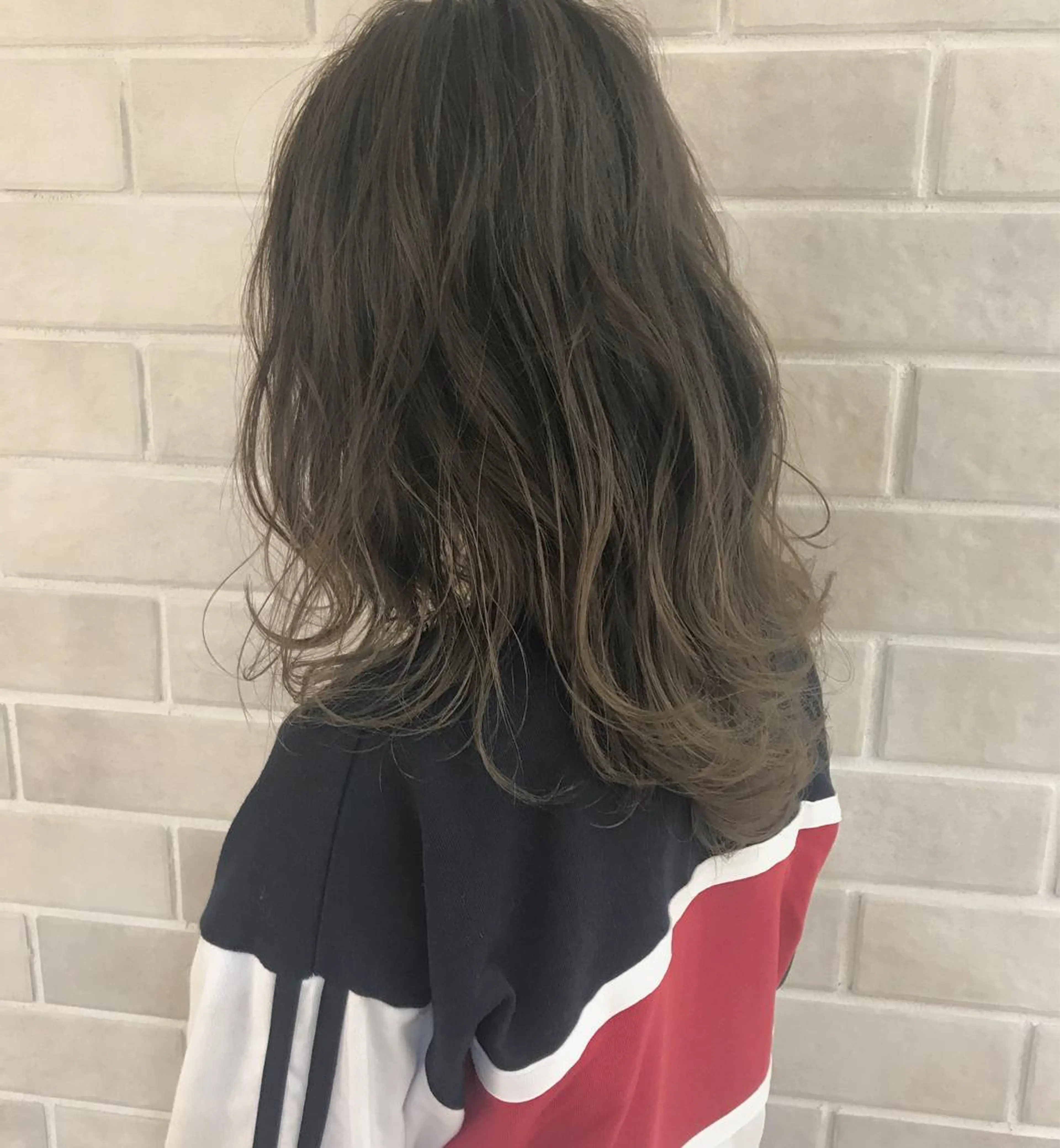 ミディアム カラー アッシュ ハイライトカラー ハイライト レイヤーカット ヘアカラー ✂︎マンツーマン施術 ａｙｅ✂︎のヘアスタイル