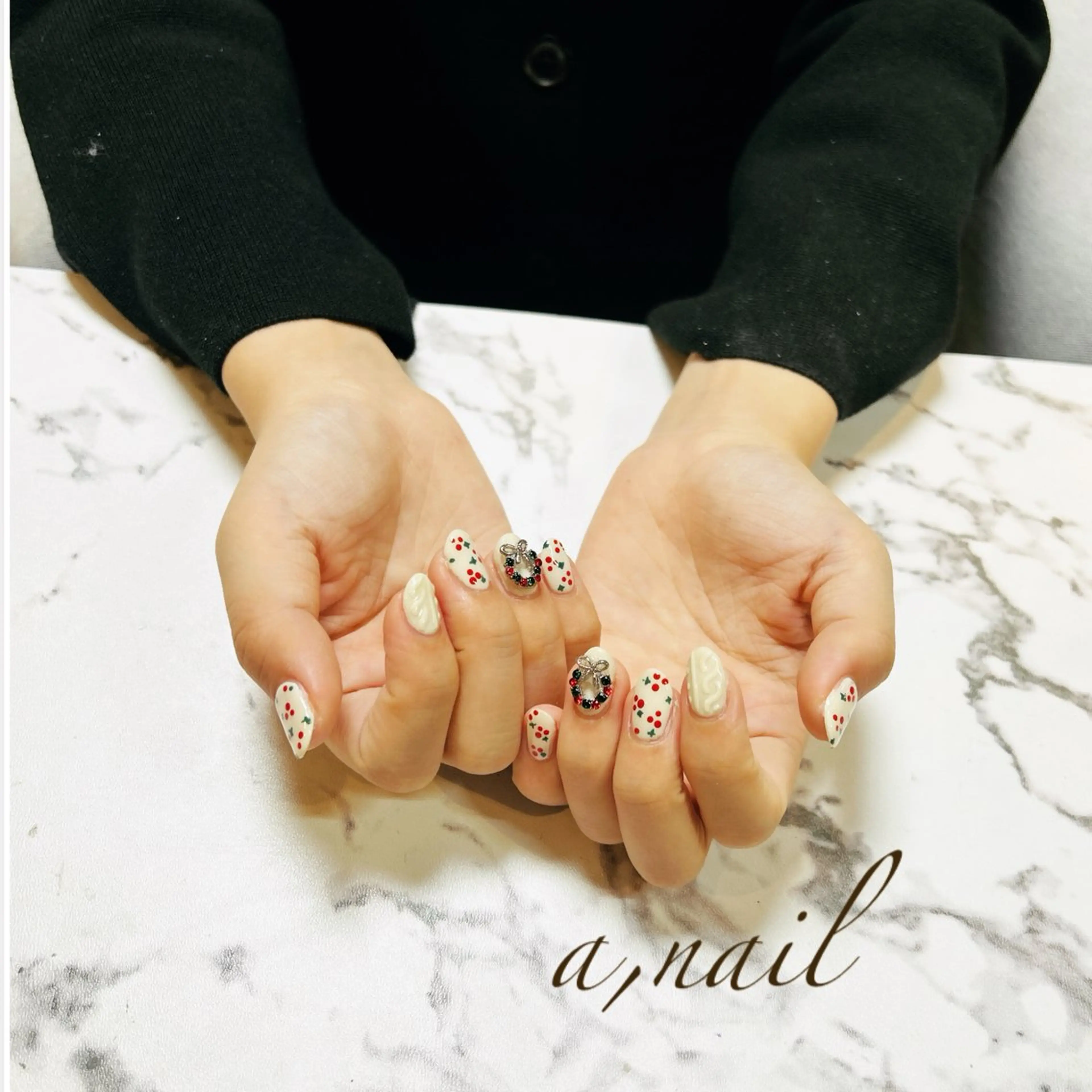 ネイル キラキラネイル シンプルネイル 冬ネイル クリスマス ハンドネイル ネイルサロン エーネイルのネイルデザイン