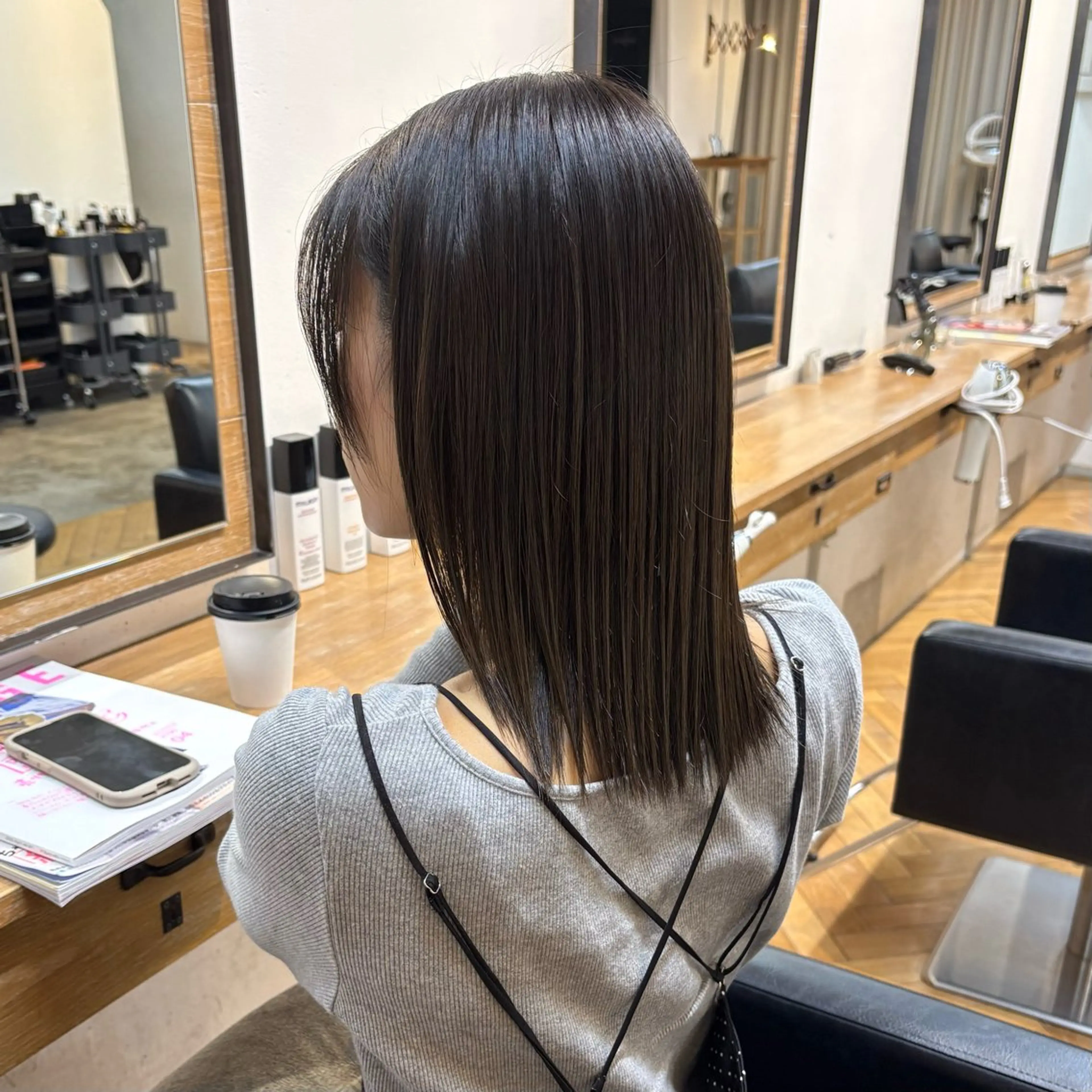 ミディアム カラー カット ヘアカラー トリートメント mina / 透明感ベージュカラーのヘアスタイル