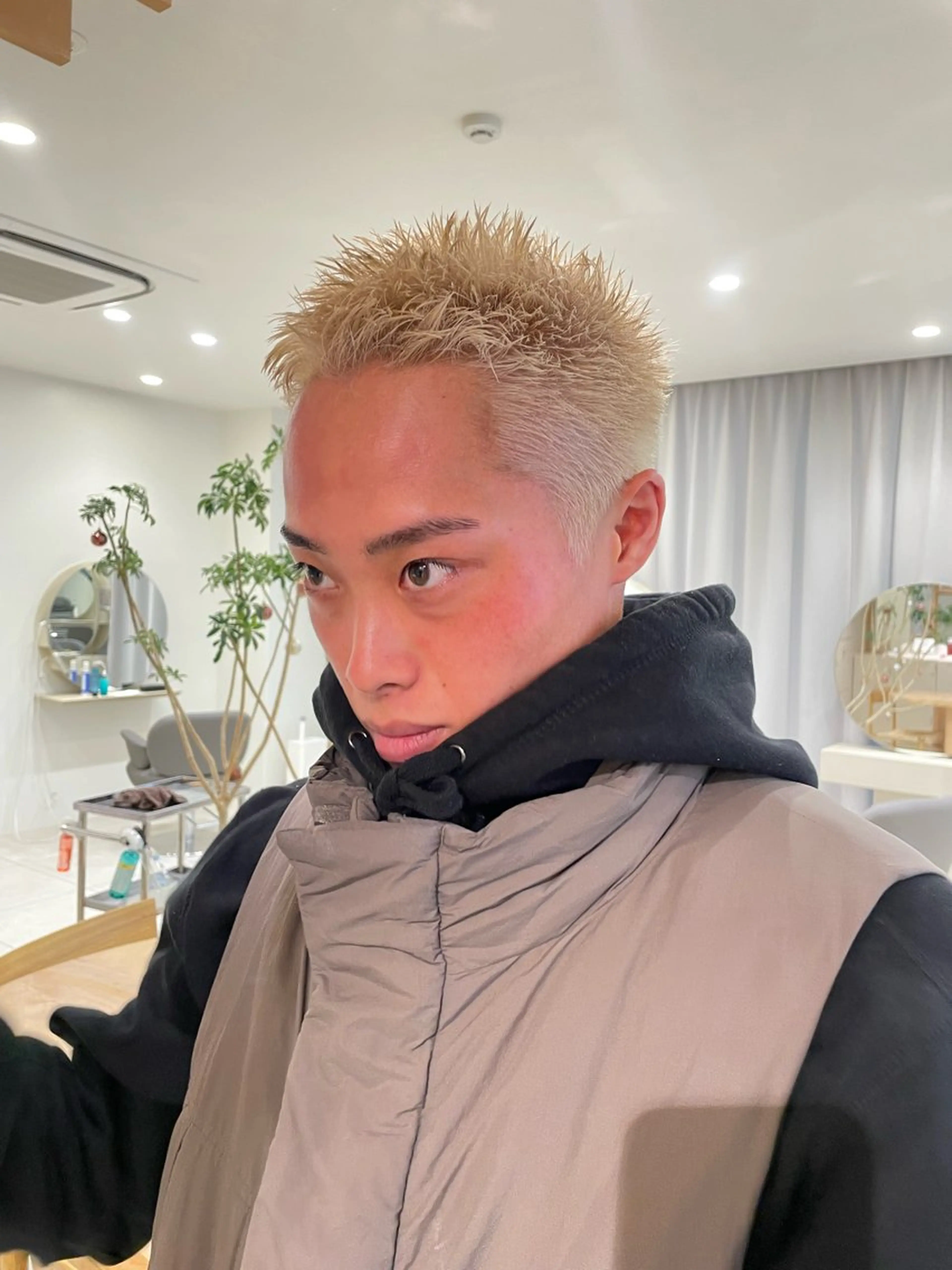 初ブリーチもお任せ💫メンズブリーチ+カラー+似合わせカットの写真
