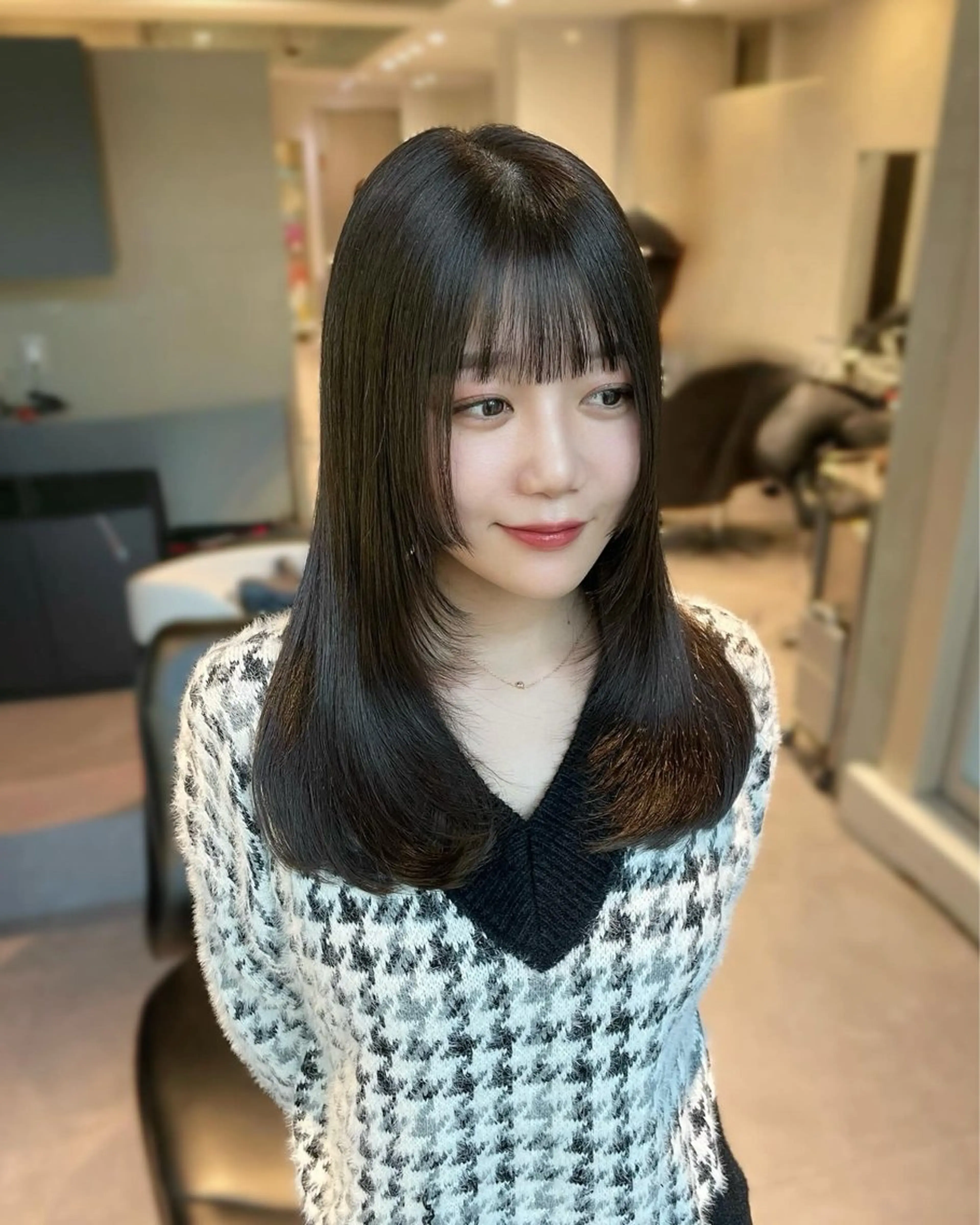 セミロング 銀座／レイヤーカット 🤍内野すみれのヘアスタイル