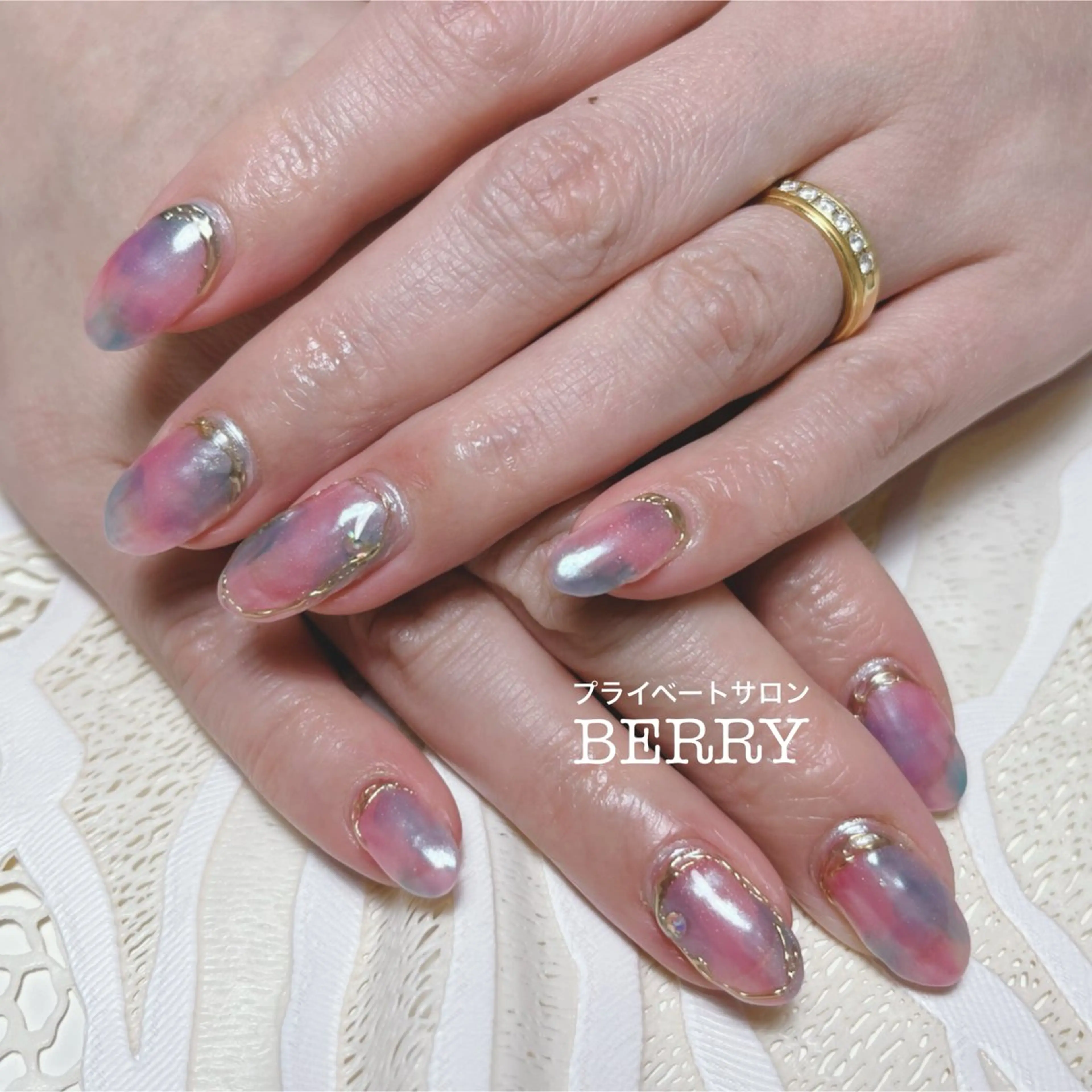 ネイル オーロラネイル ミラーネイル ニュアンスネイル ハンドネイル プライベートサロン BERRYのエステ・リラクイメージ