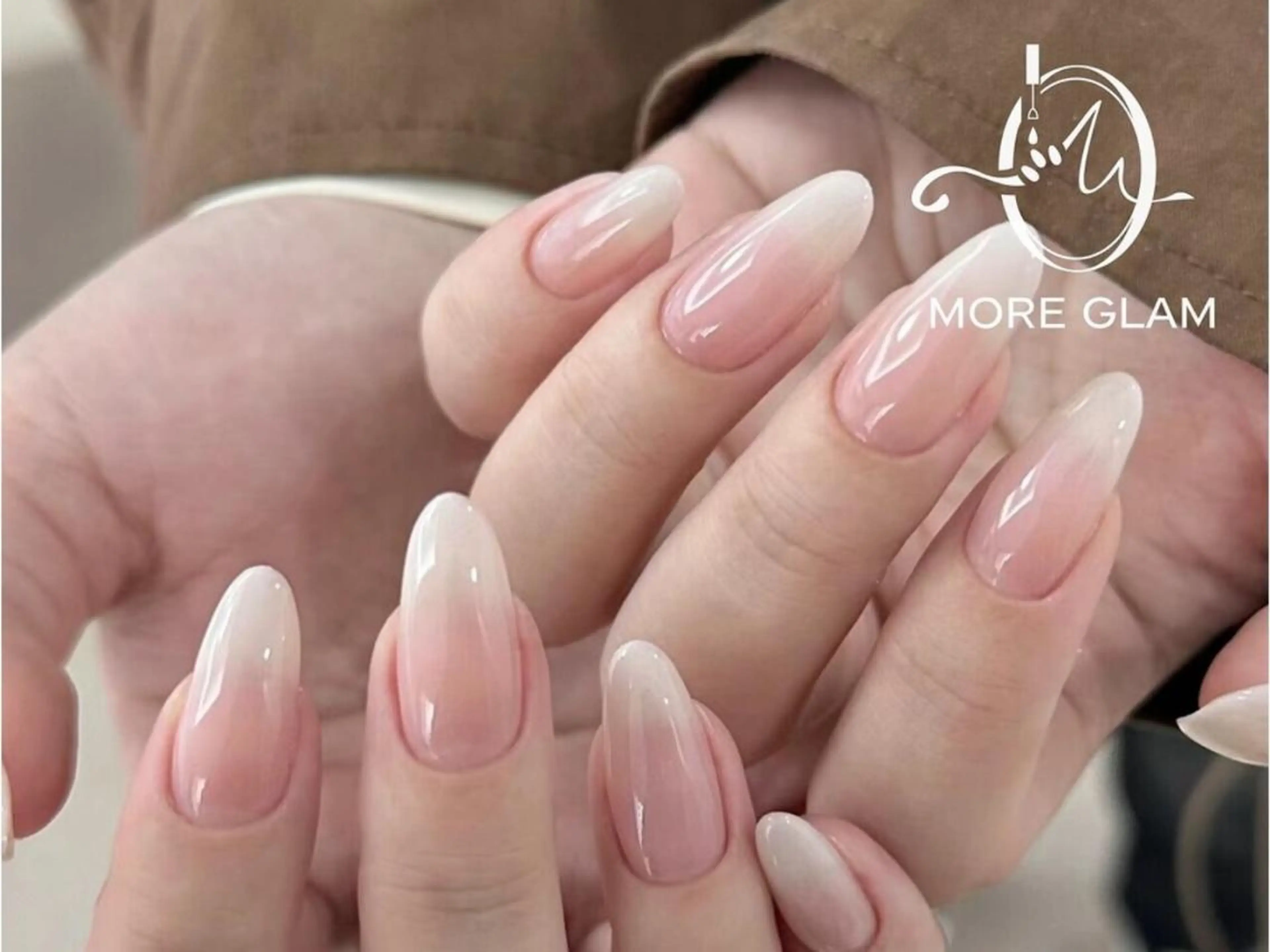 ネイル 長さ出し フットネイル フレンチネイル ジェルネイル ガラスフレンチ MoreGlam ネイルのネイルデザイン