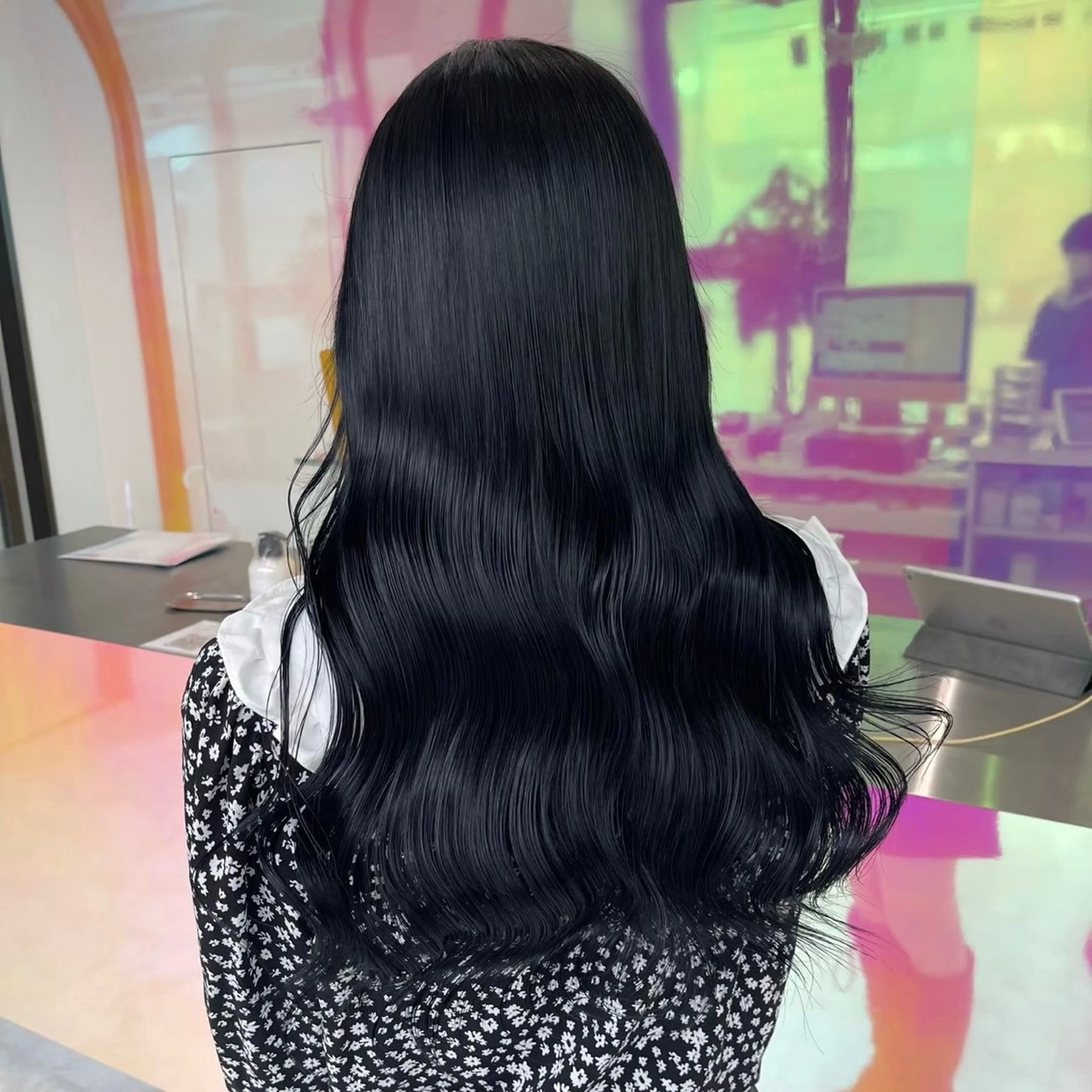 ロング カラー パーマ ヘアアレンジ 透明感ブリーチカラー 🌈TOMOHIROのヘアスタイル