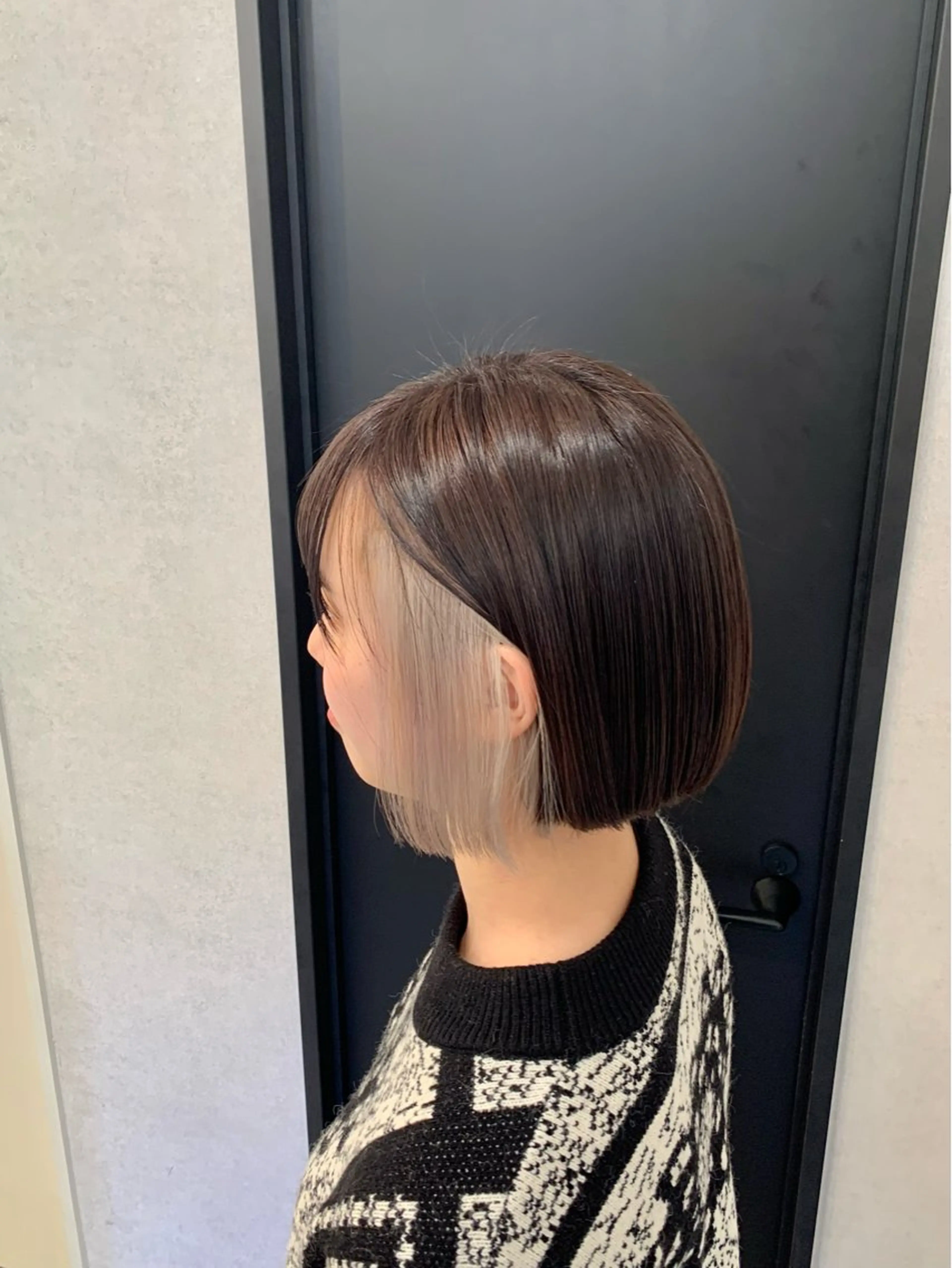 ショート カラー 黒髪 ブリーチ イヤリングカラー 臼井 真人のヘアスタイル