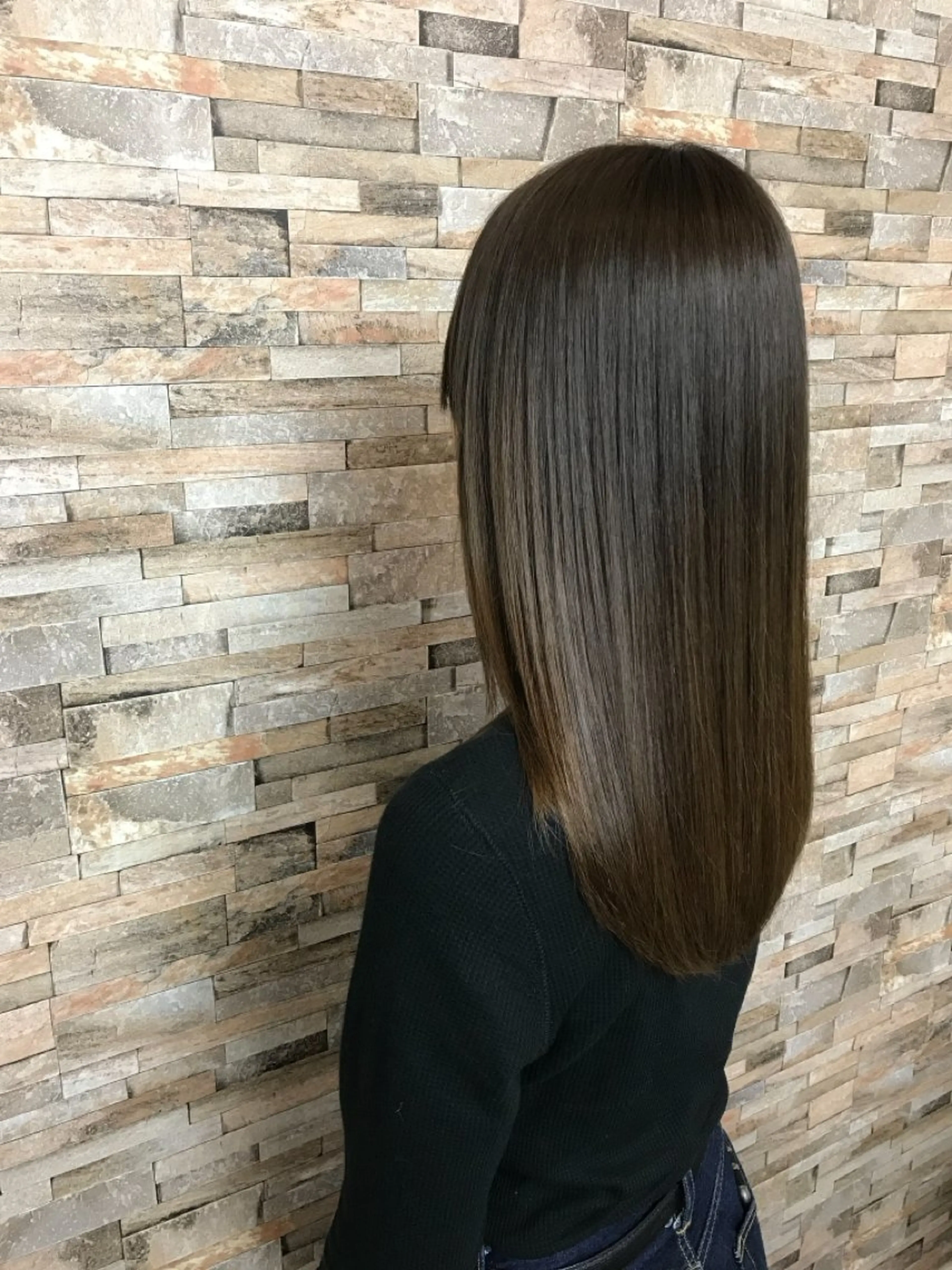 カラー TERUYA shionのヘアスタイル