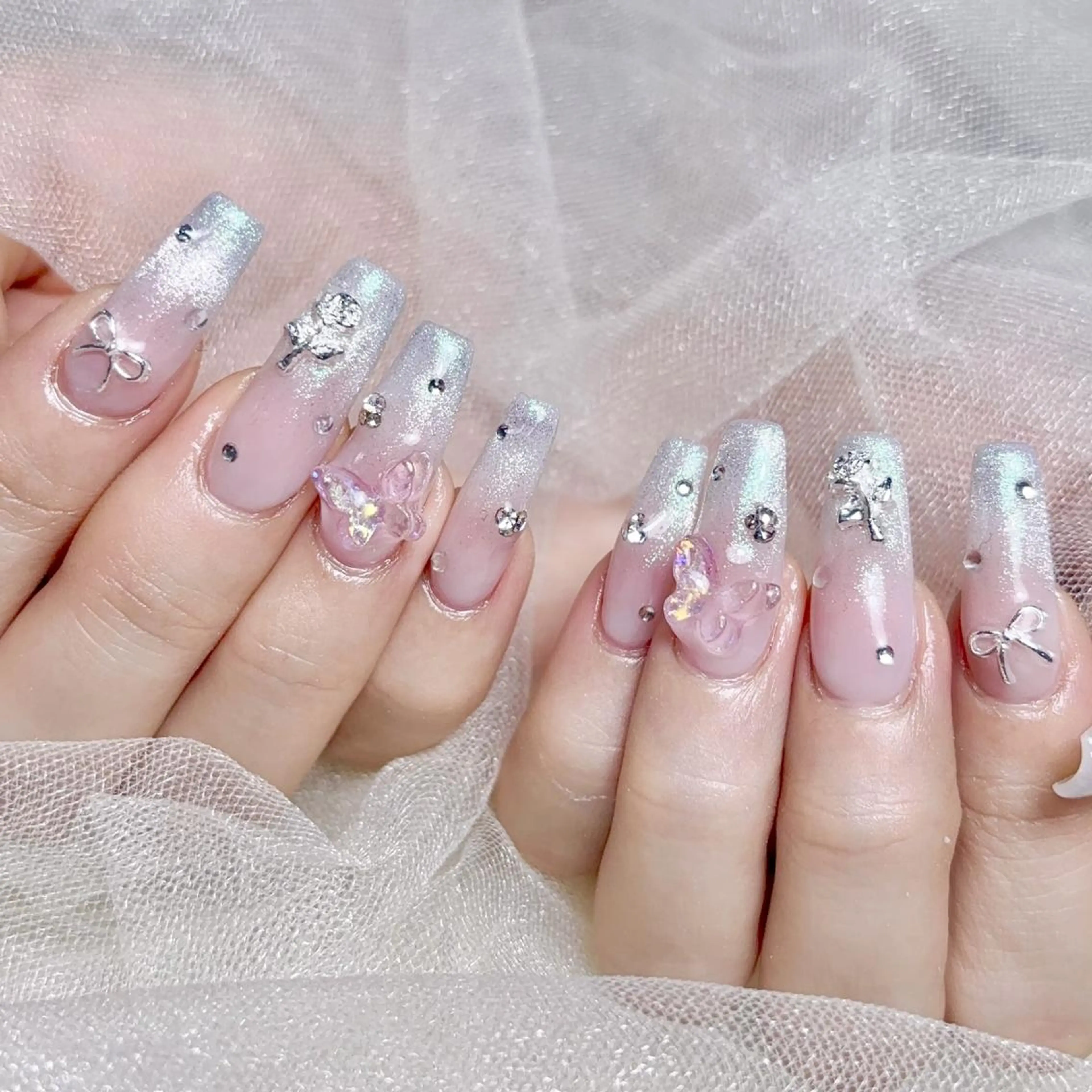 ネイル Queening 🦋のネイルデザイン