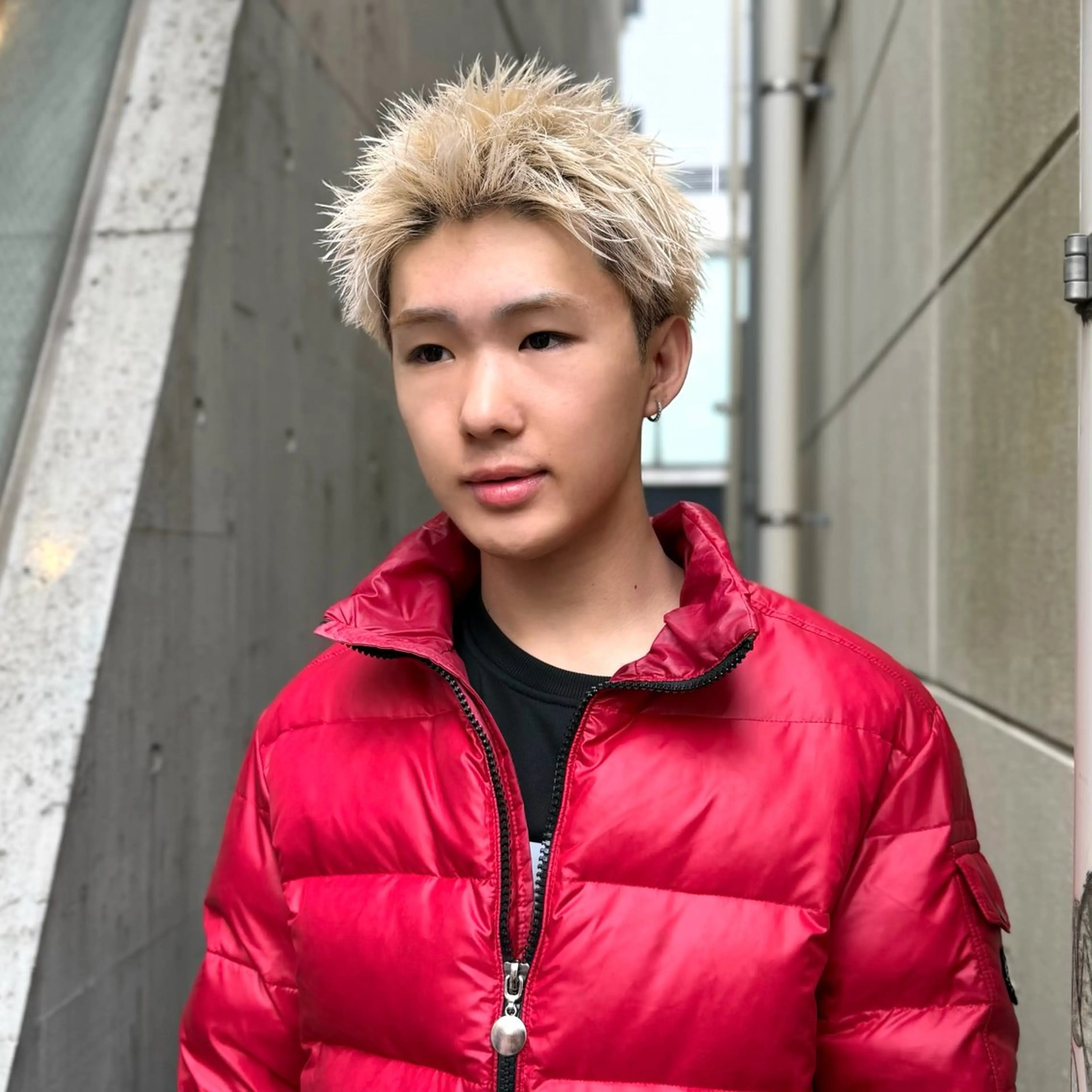 ショート カラー メンズ スパイキーショート ブロンド ホワイトブロンド ショートヘア カット ヘアカラー トリートメント メンズ特化/パーマ/ メッシュ/竜成のヘアスタイル