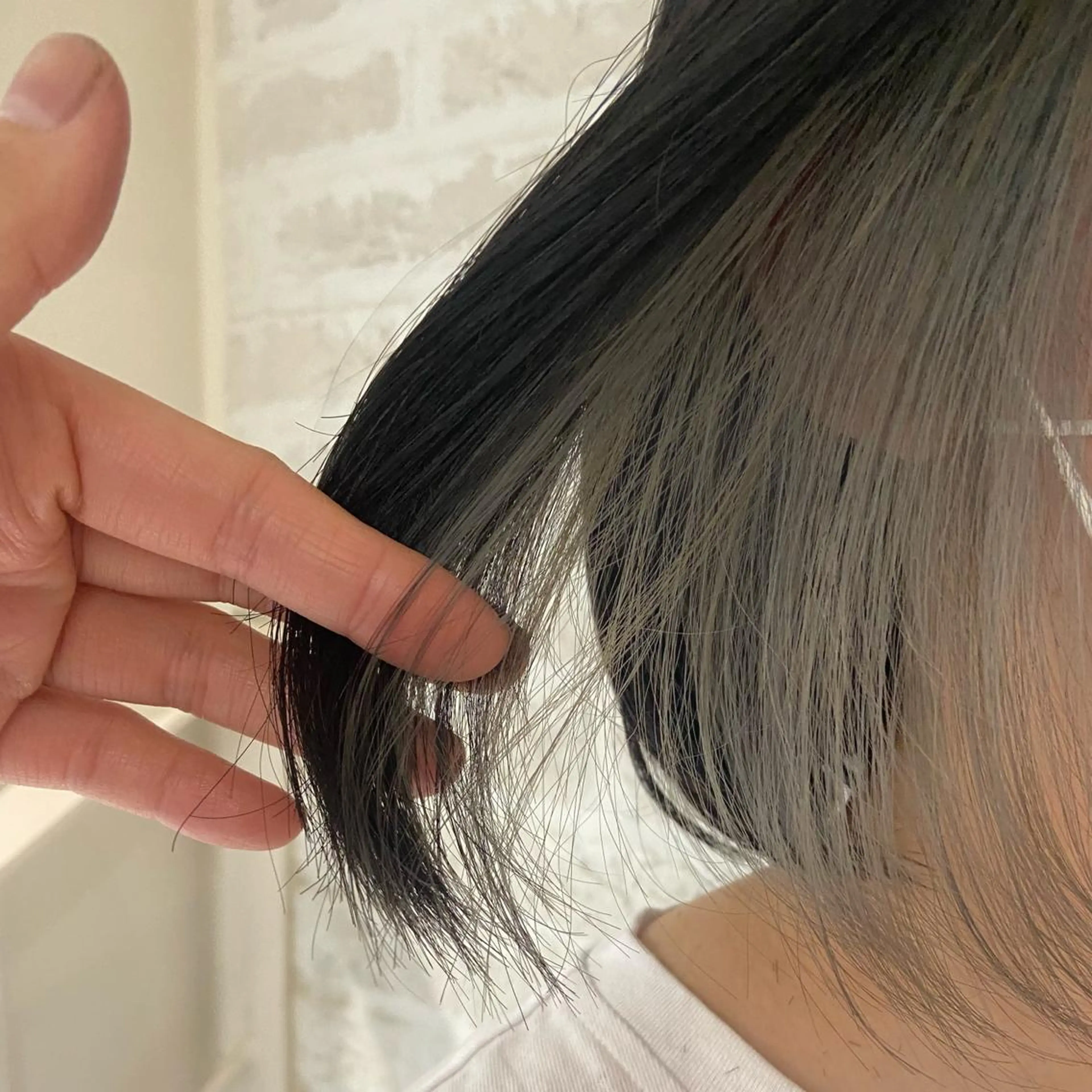 ショート カラー ヘアアレンジ ブリーチ インナーカラー シルバー 北岡 慶子 大宮駅西口徒歩3分のヘアスタイル