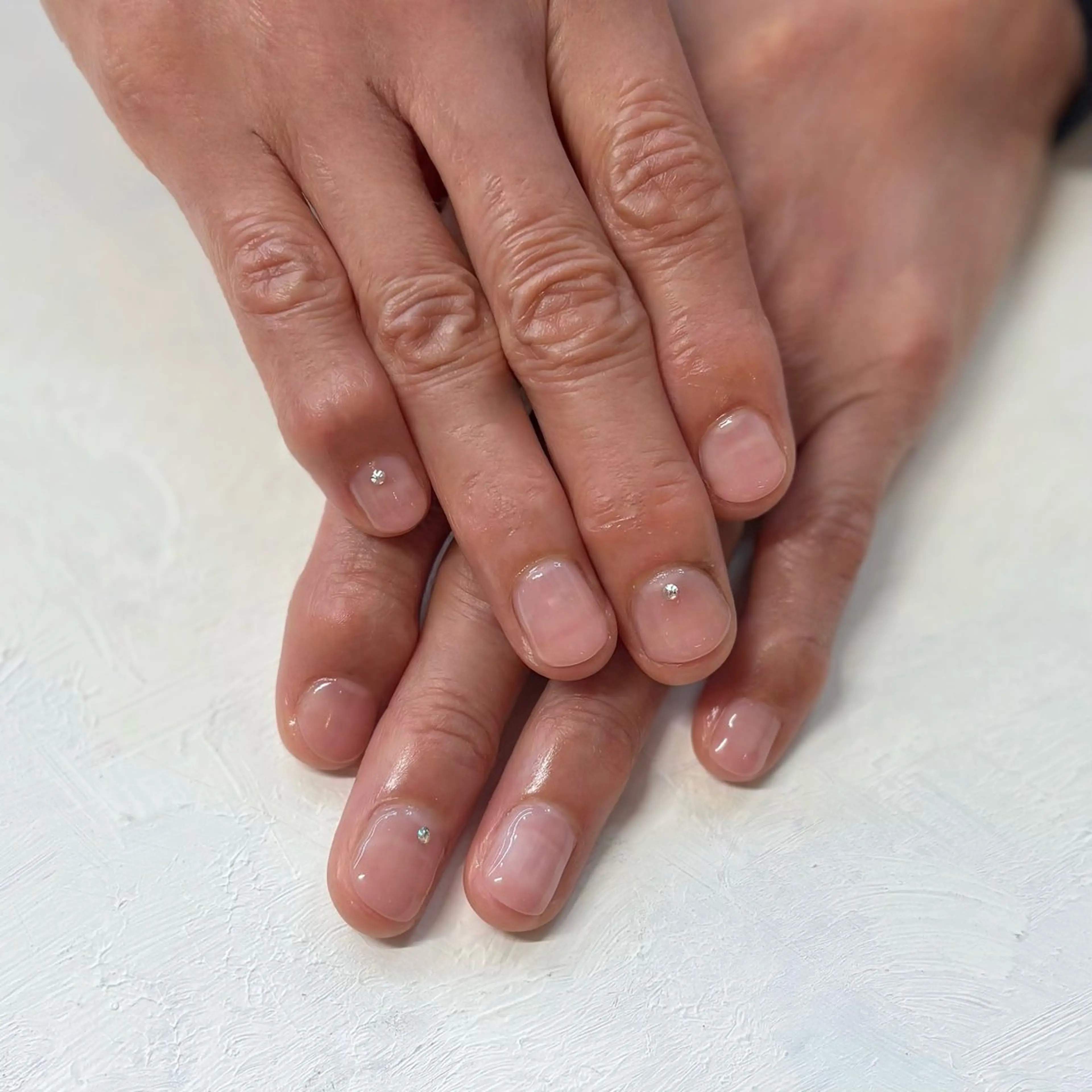 ネイル グラデーション ピンク ストーンネイル 羽兼 楓夏のマツエク・マツパデザイン