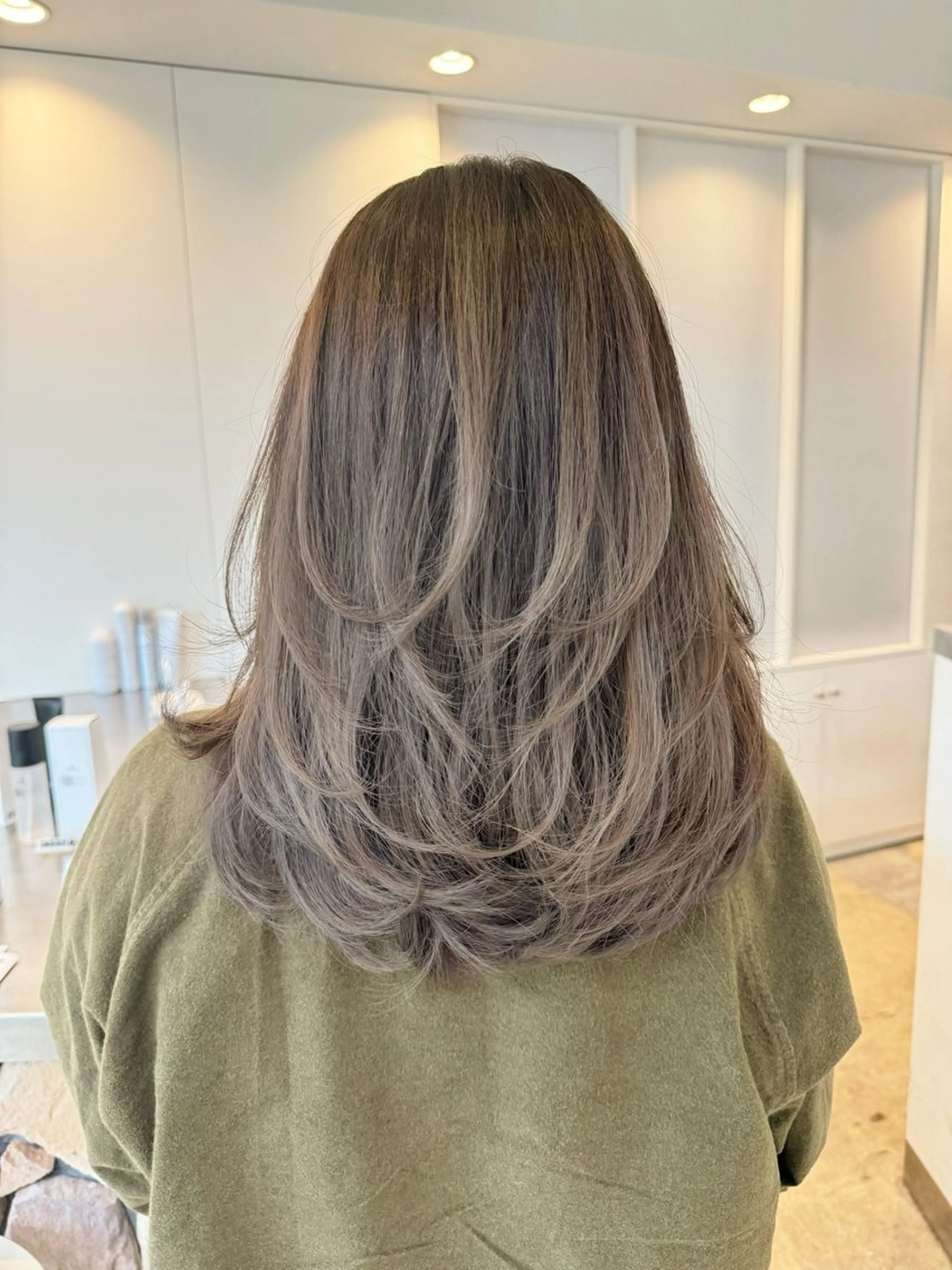 セミロング ハイライト レイヤーカット ヘアカラー トリートメント Tsuyoki .のヘアスタイル