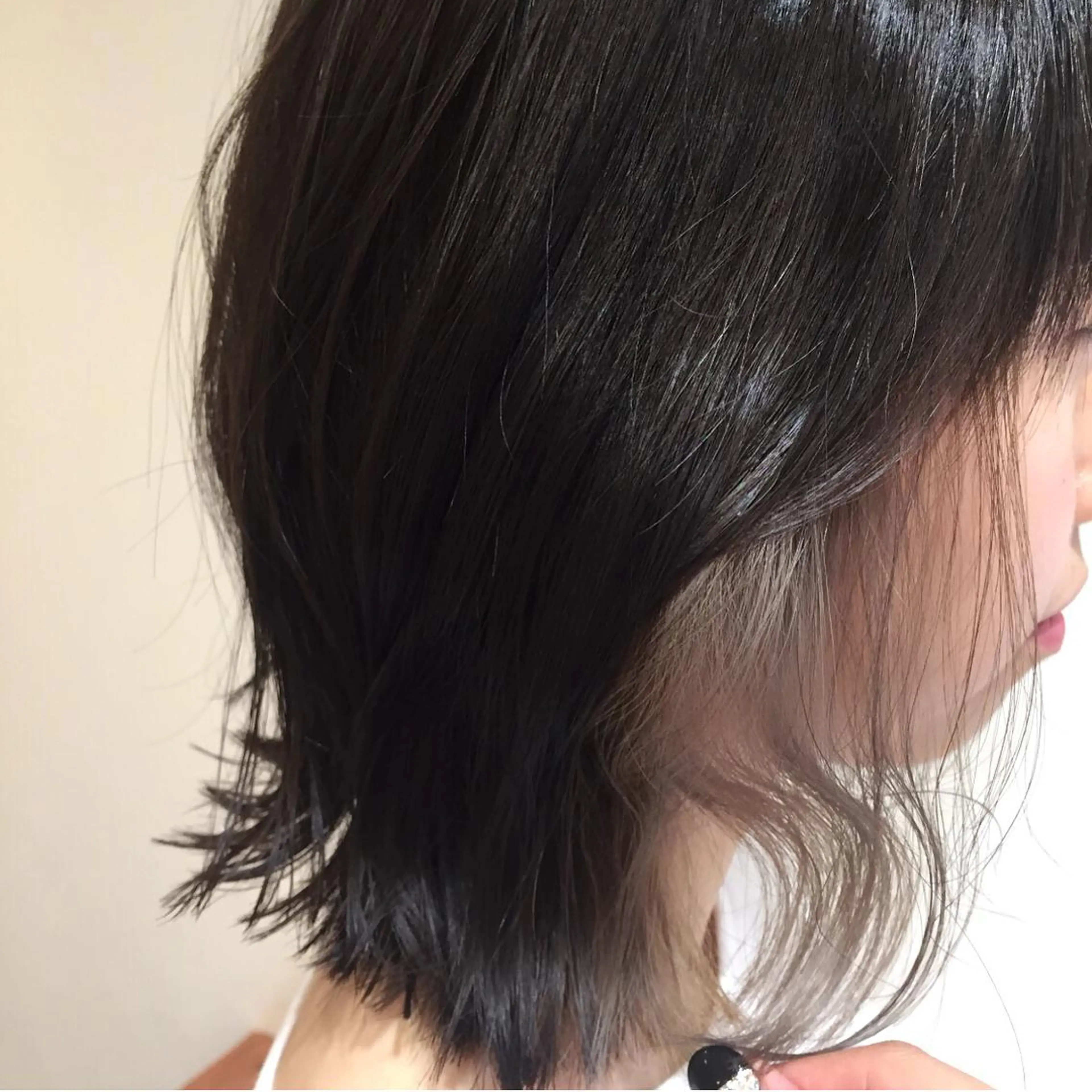 ミディアム カラー ベージュカラー ブリーチ インナーカラー ホワイトベージュ 大石 陽菜のヘアスタイル