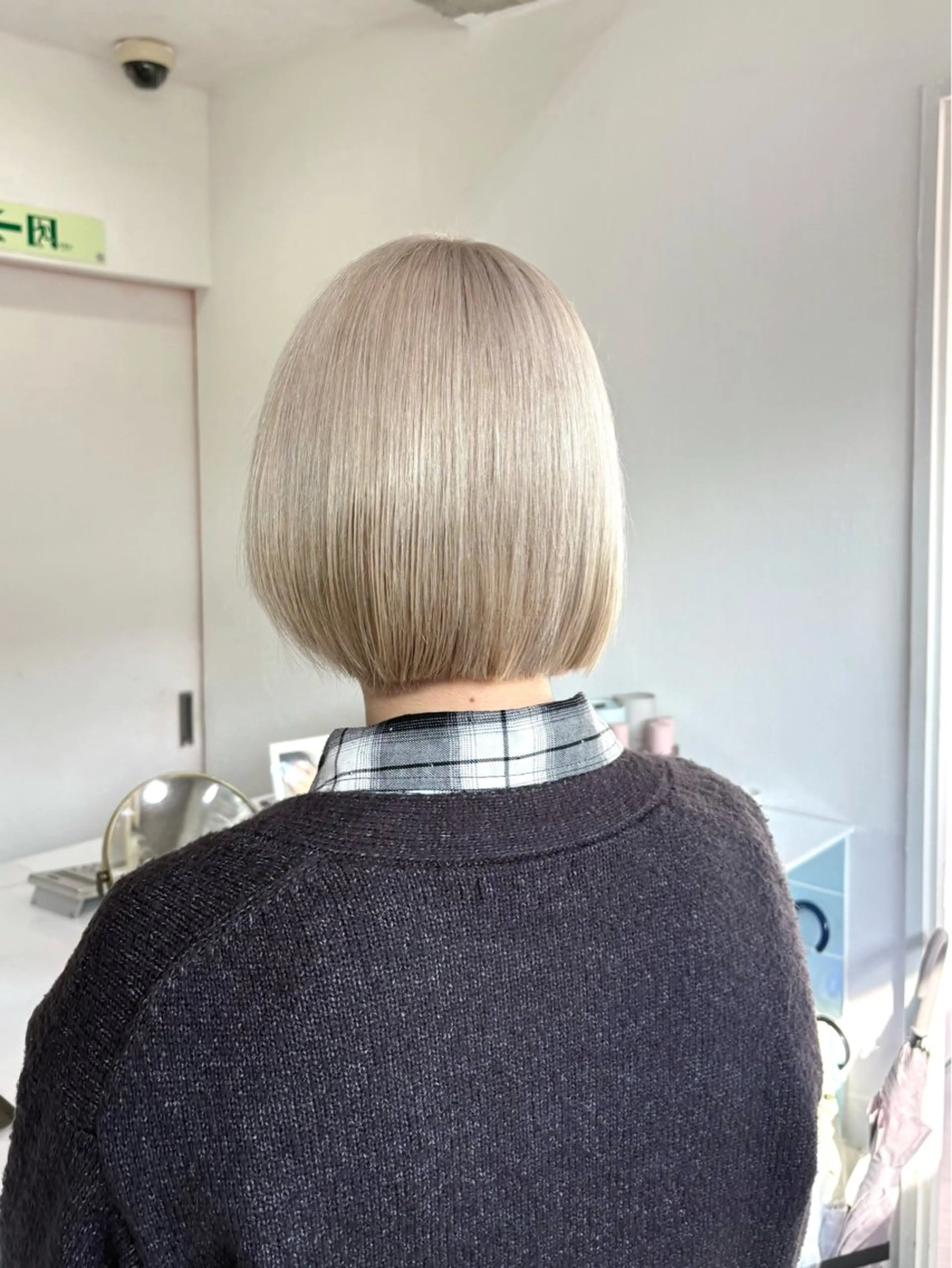 ショート カラー ヘアカラー トリートメント 美優🦕ツヤ髪 /ハイトーン🩶のヘアスタイル